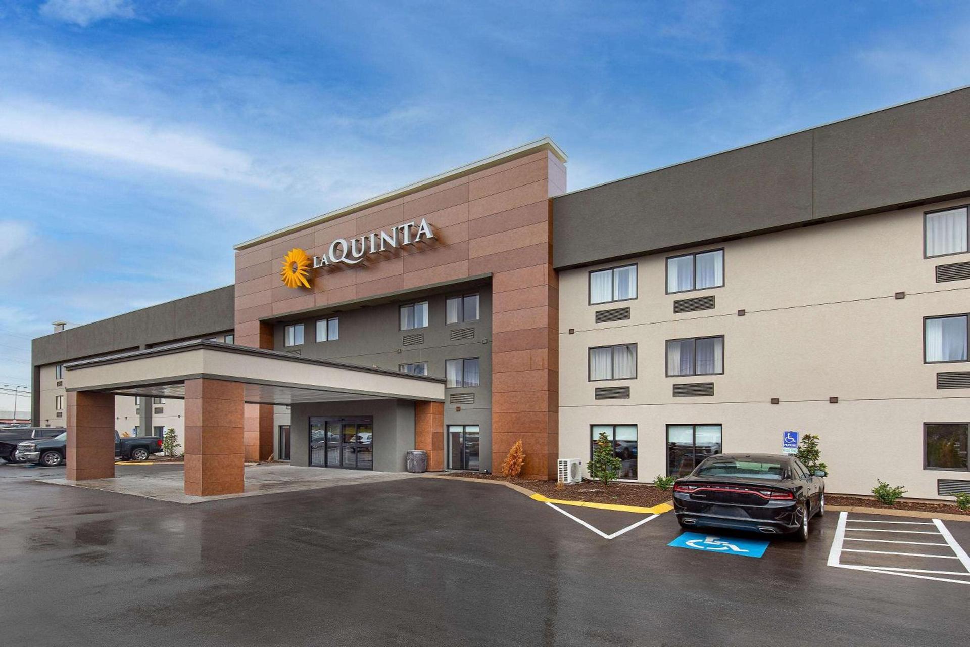 La Quinta by Wyndham Nashville Airport photo 2