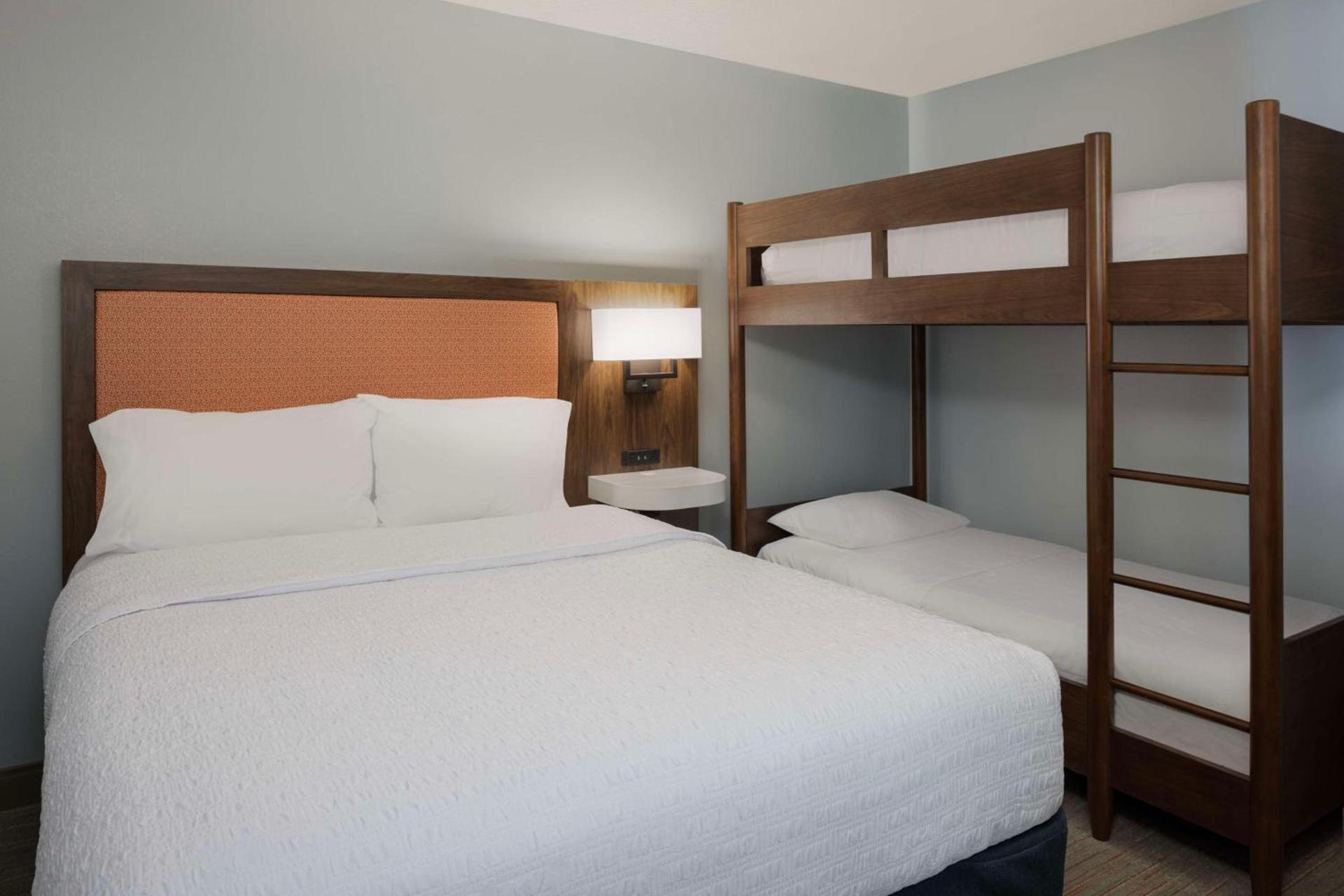Hampton Inn & Suites Myrtle Beach Oceanfront photo 54