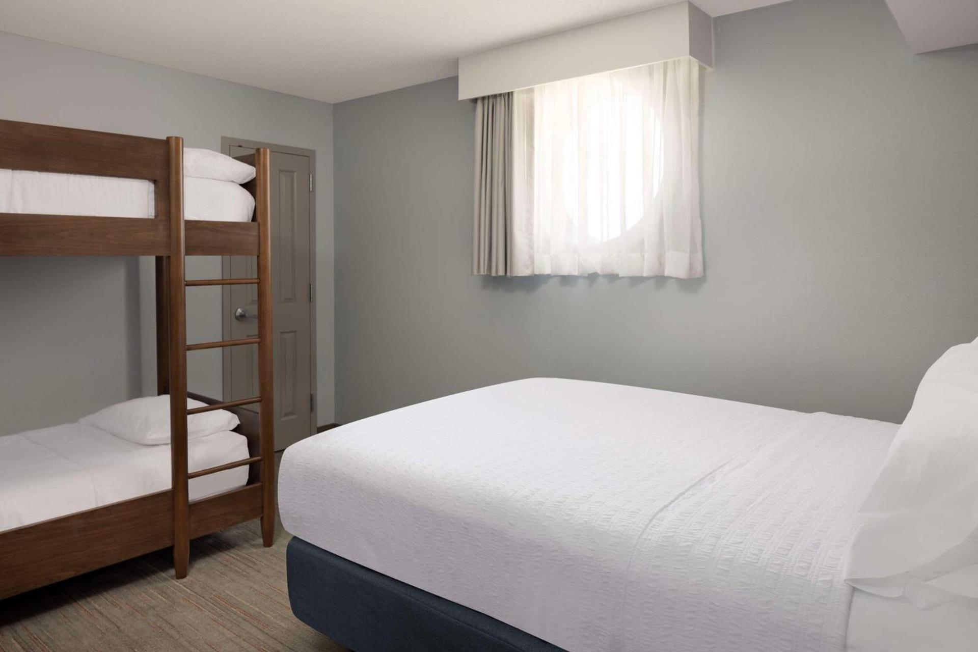 Hampton Inn & Suites Myrtle Beach Oceanfront photo 53