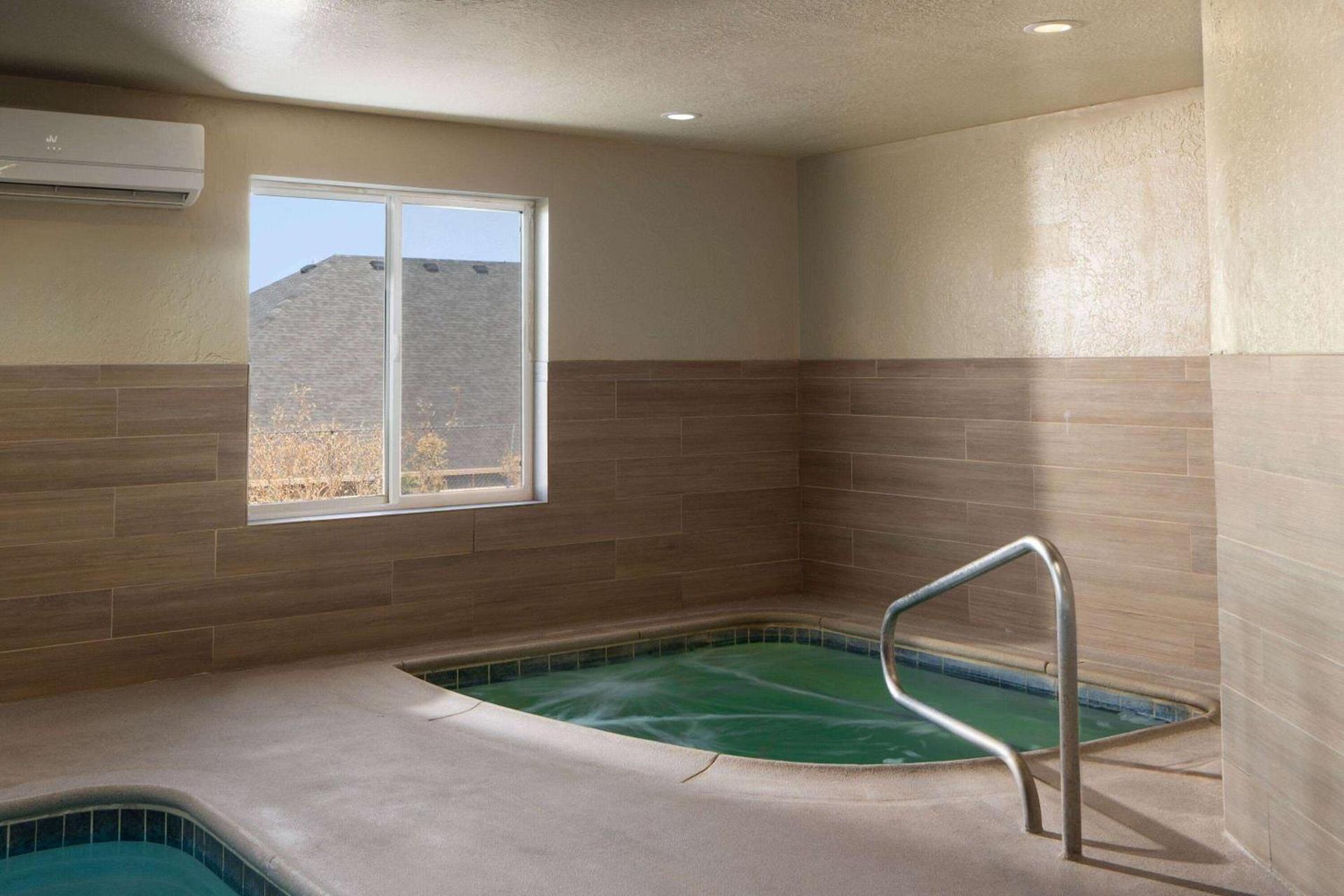 Wingate by Wyndham Cedar City photo 7