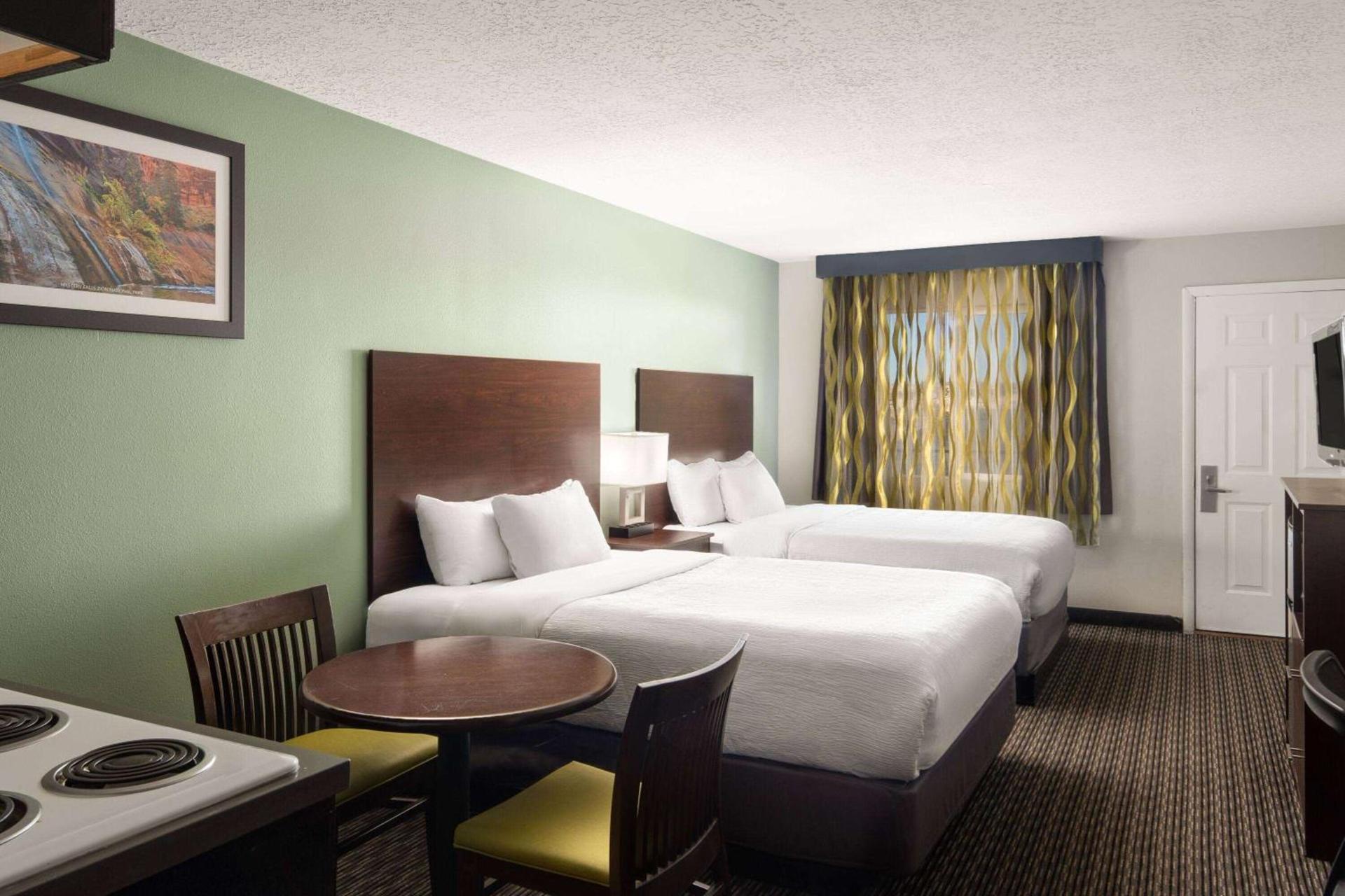 Wingate by Wyndham Cedar City photo 25