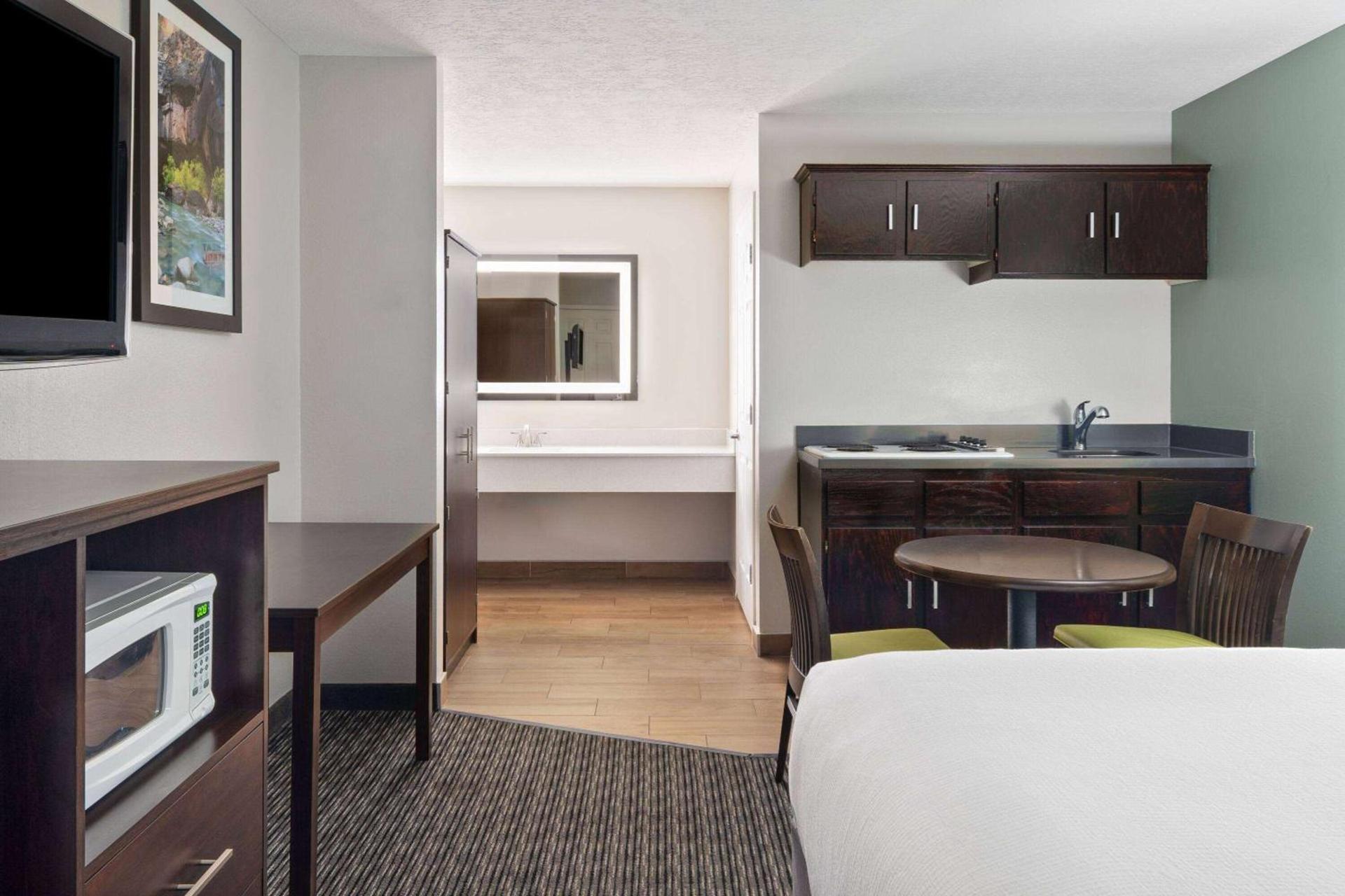 Wingate by Wyndham Cedar City photo 24