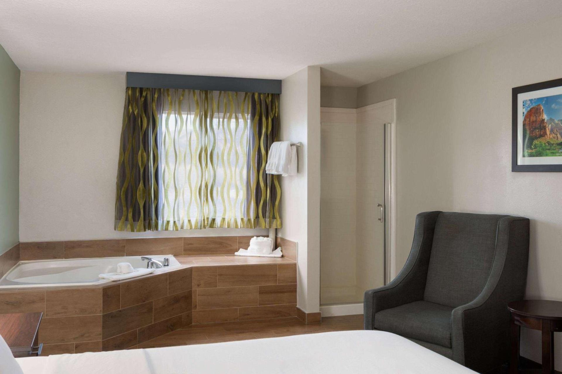 Wingate by Wyndham Cedar City photo 13