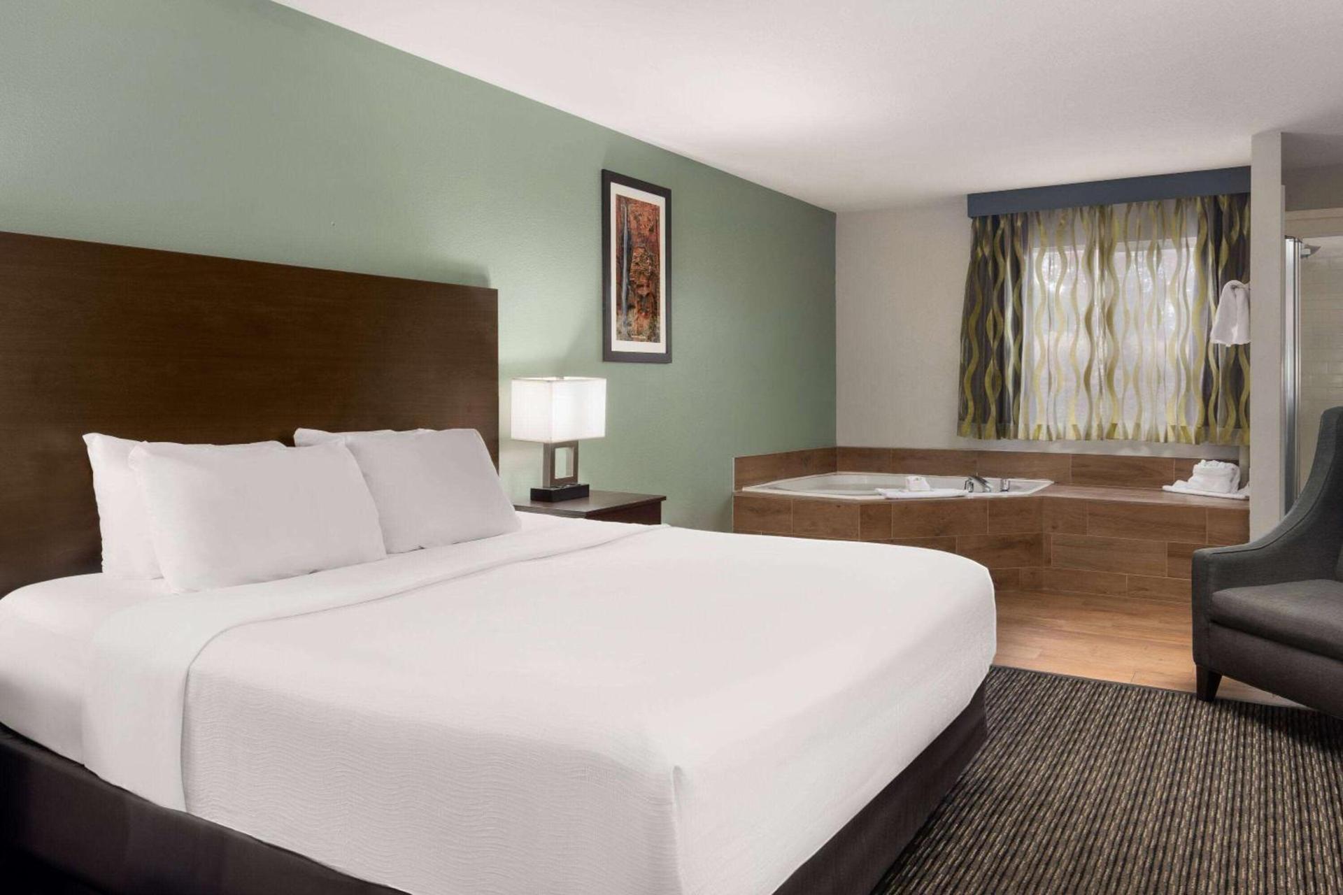 Wingate by Wyndham Cedar City photo 9