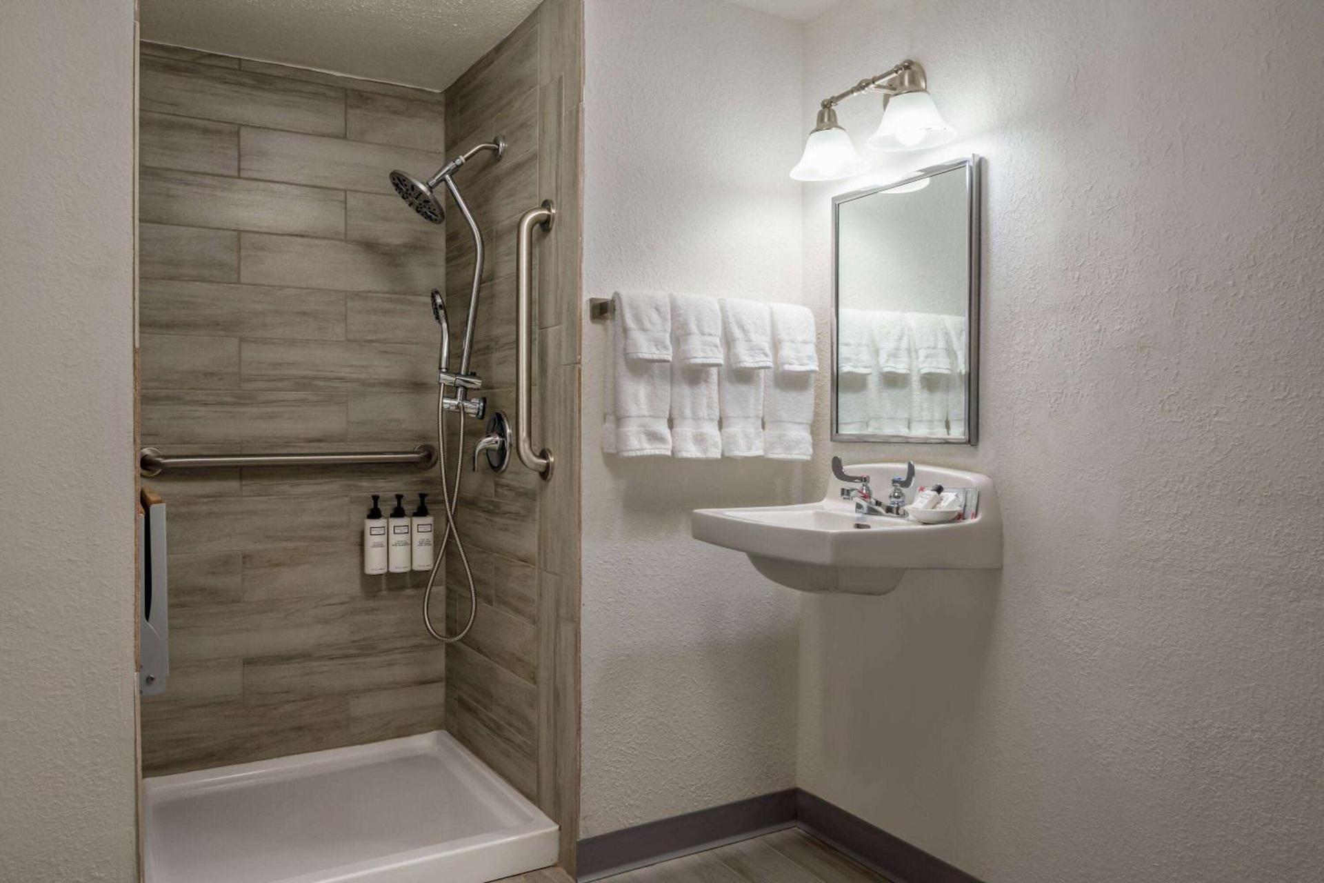 Wyndham Garden Columbia-Ft Jackson photo 8