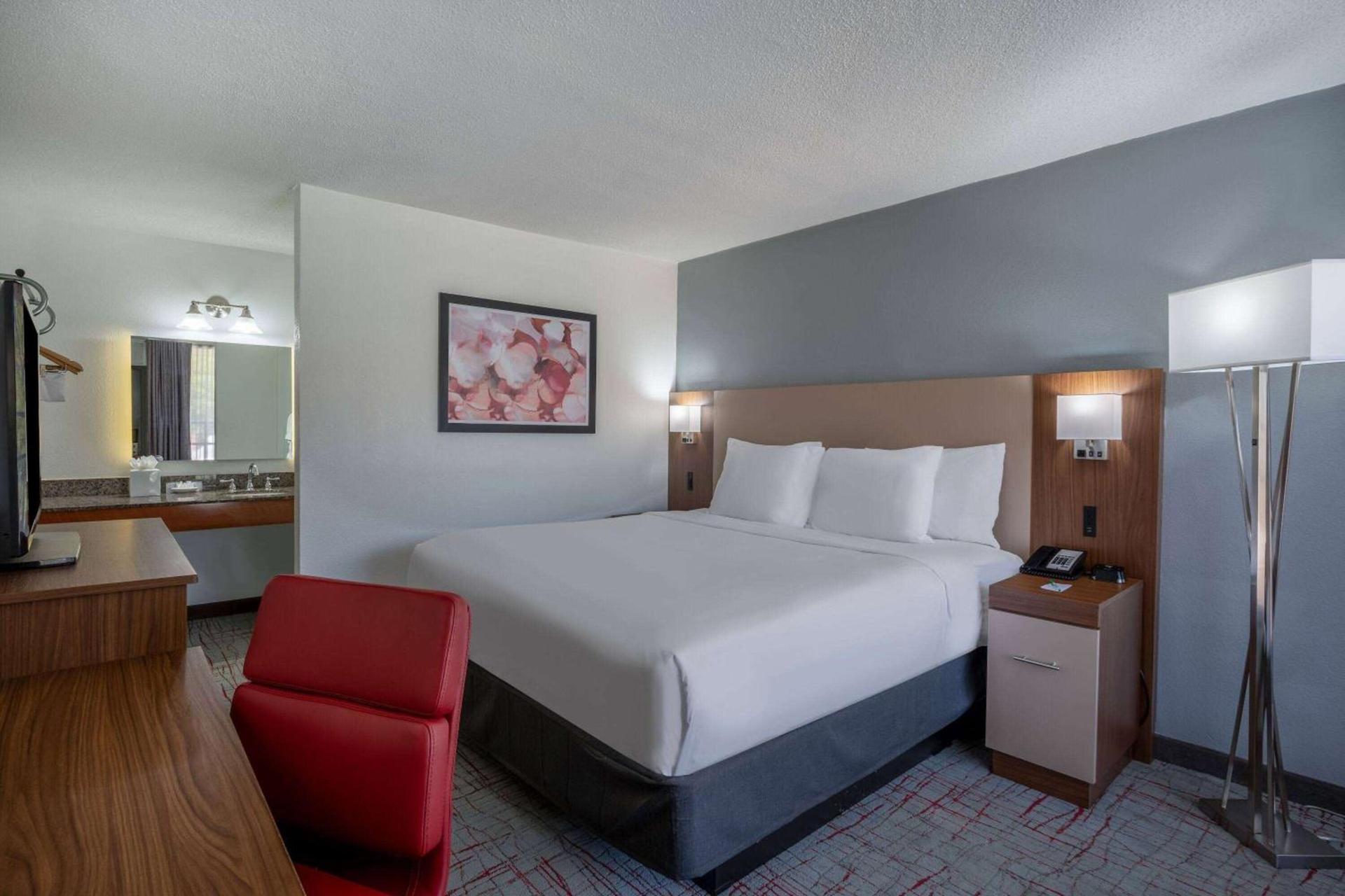 Wyndham Garden Columbia-Ft Jackson photo 11
