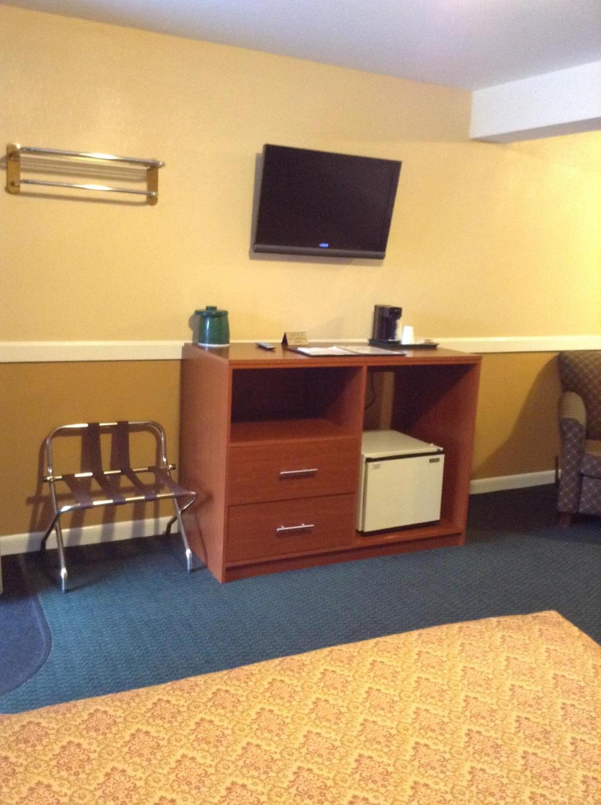 Briarcliff Motel photo 40
