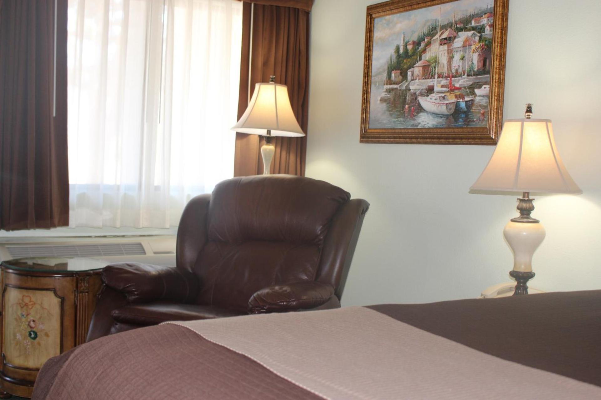 O'Cairns Inn and Suites photo 43