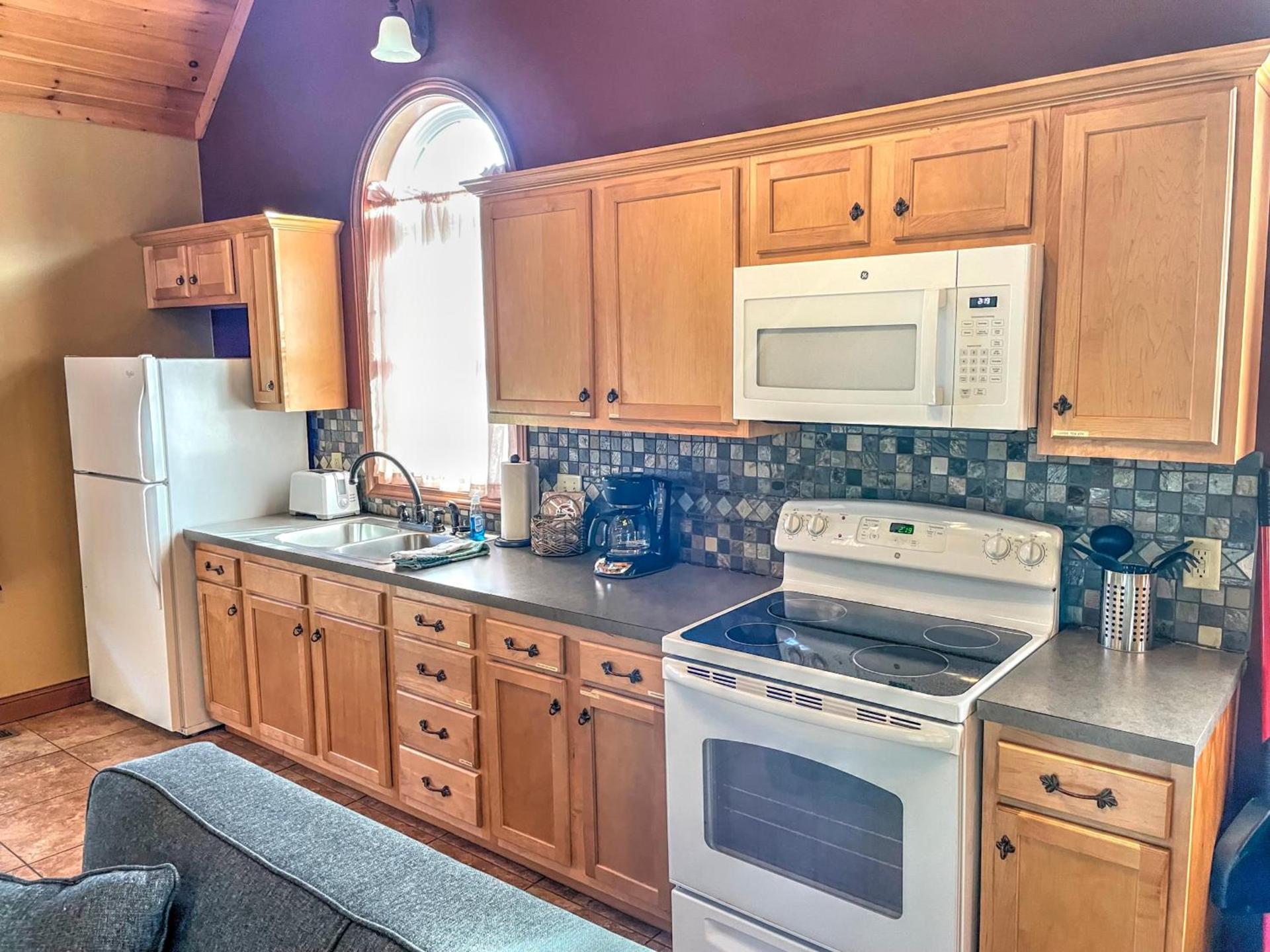 Premier Cottages by Amish Country Lodging photo 10