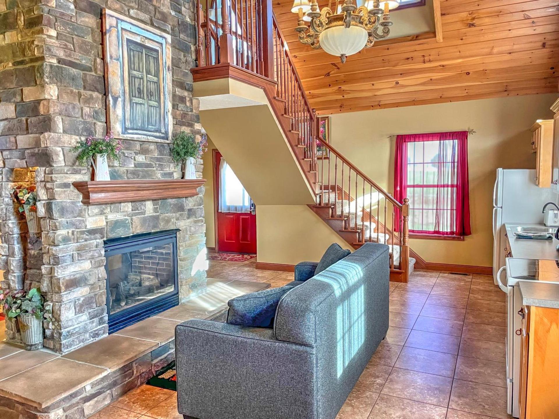 Premier Cottages by Amish Country Lodging photo 9