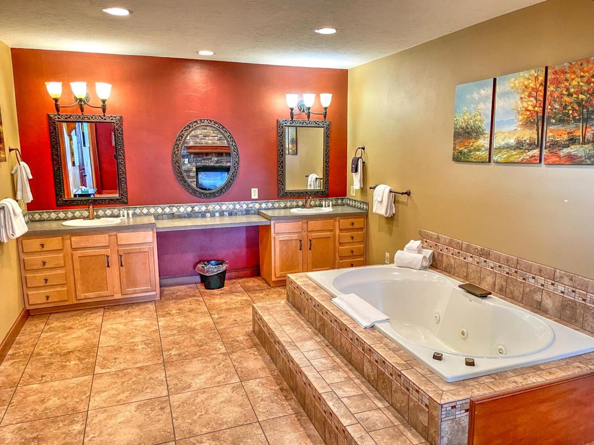 Premier Cottages by Amish Country Lodging photo 12