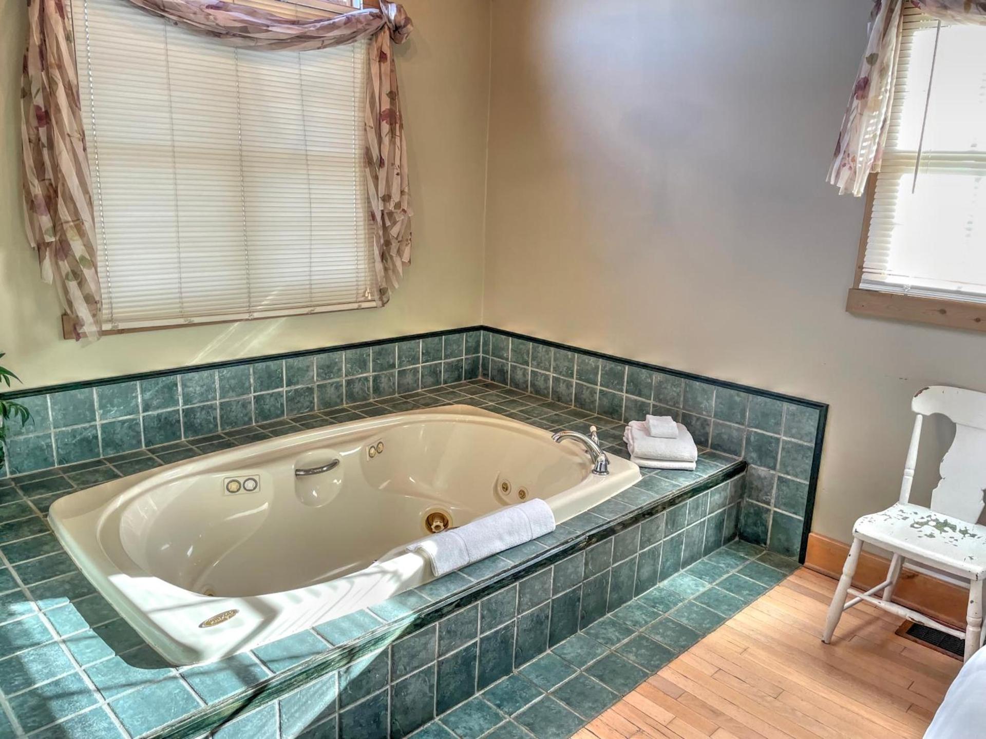 Premier Cottages by Amish Country Lodging photo 32