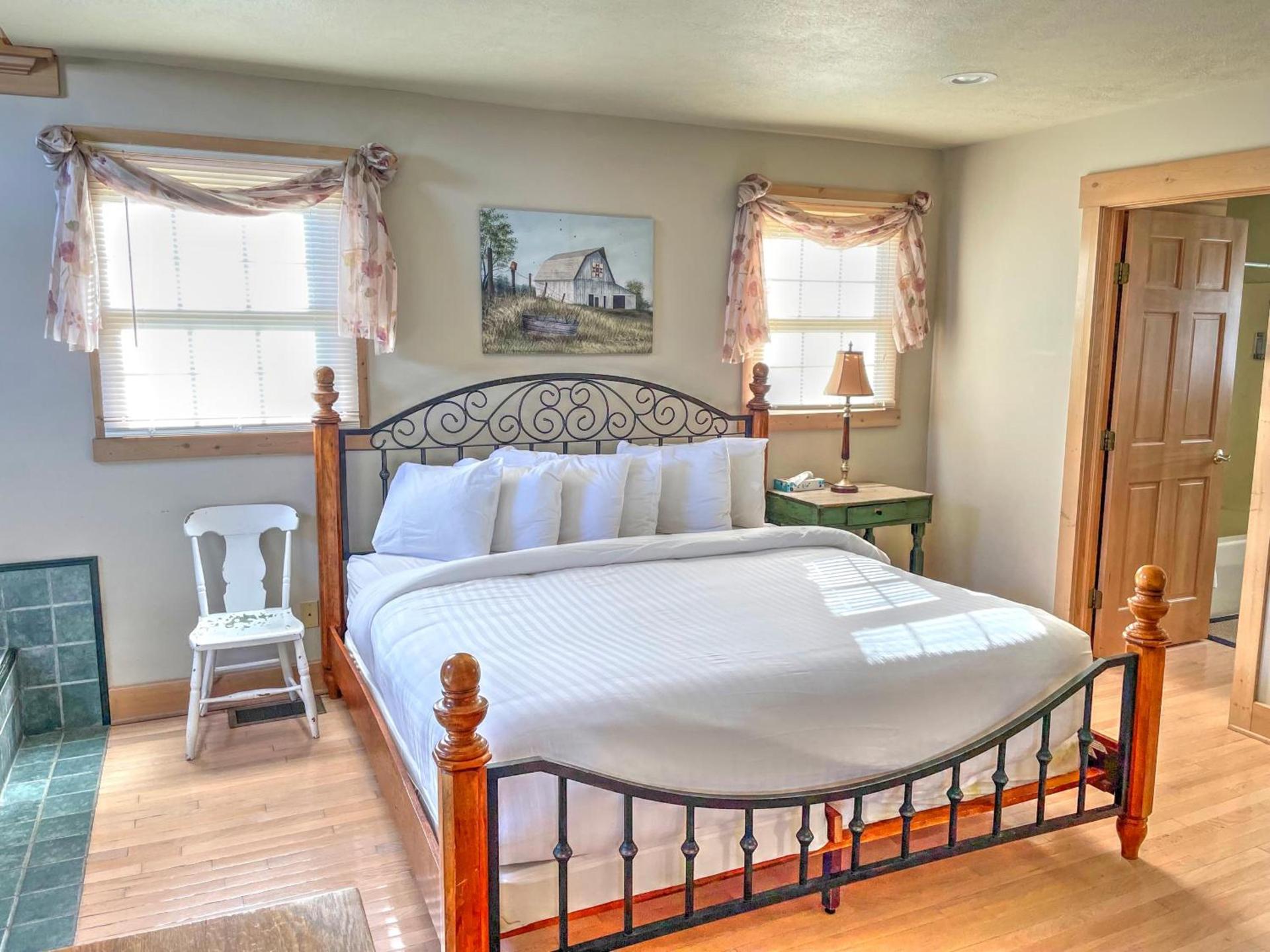 Premier Cottages by Amish Country Lodging photo 30