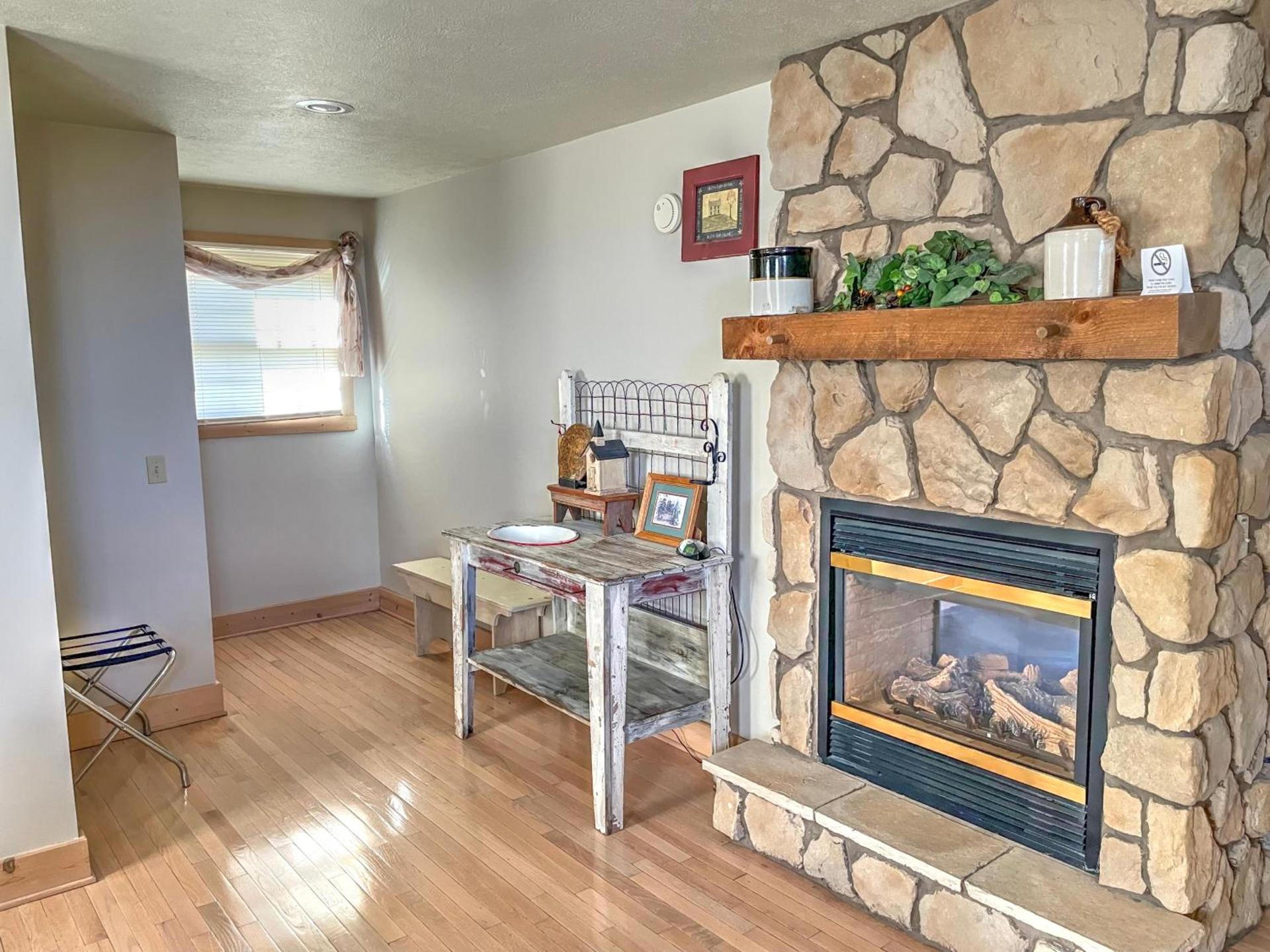 Premier Cottages by Amish Country Lodging photo 36