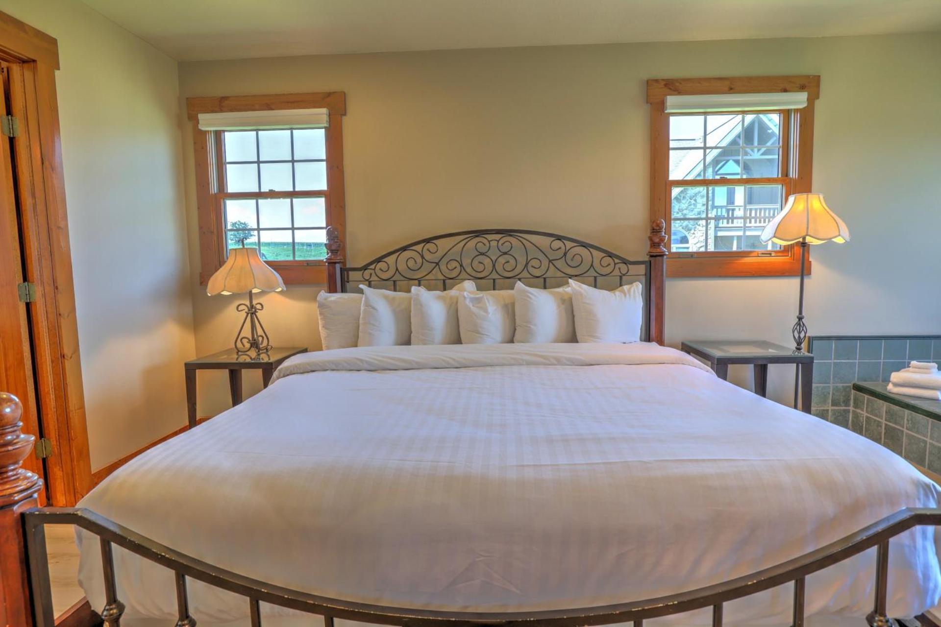 Premier Cottages by Amish Country Lodging photo 39