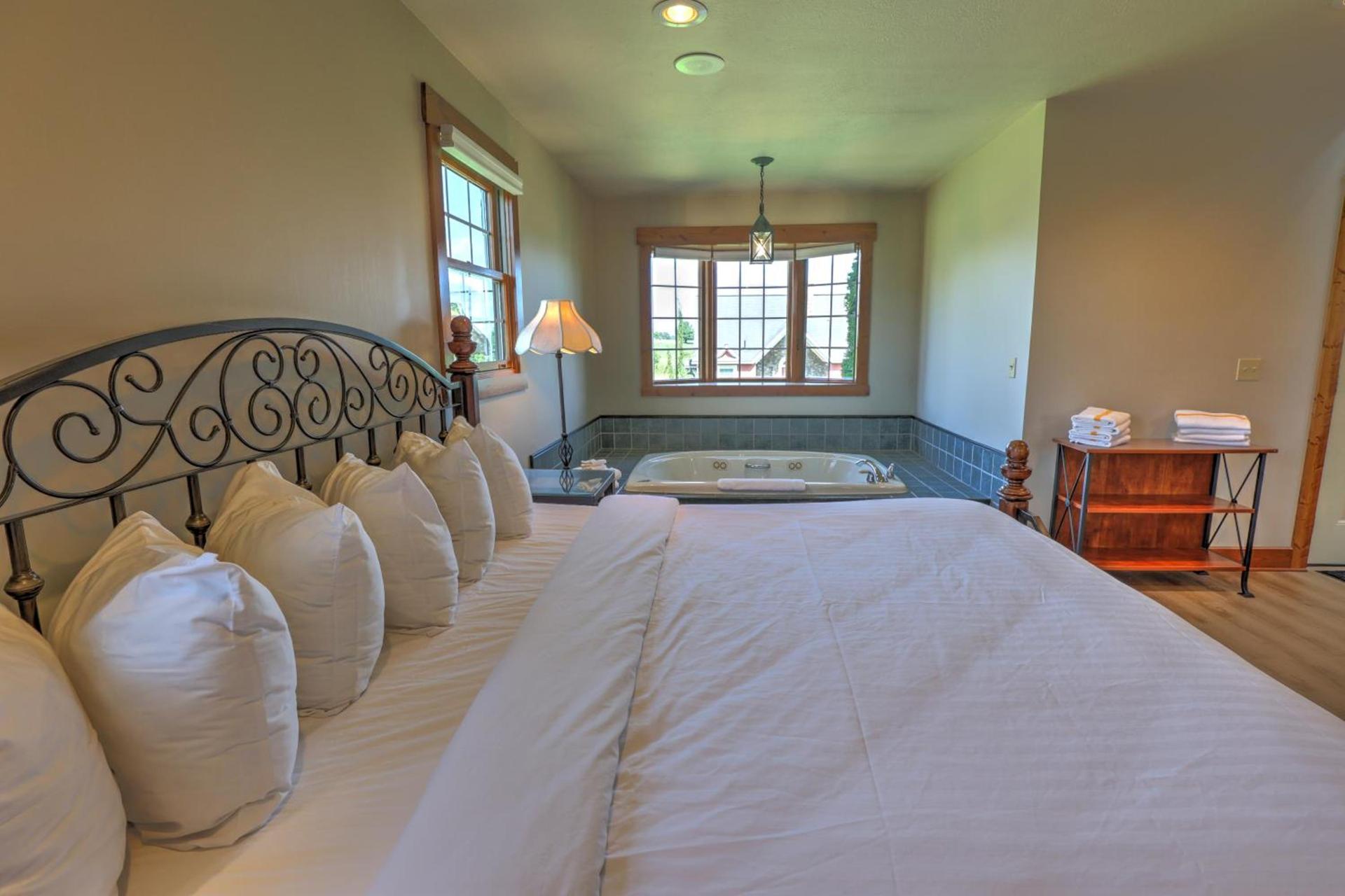 Premier Cottages by Amish Country Lodging photo 38