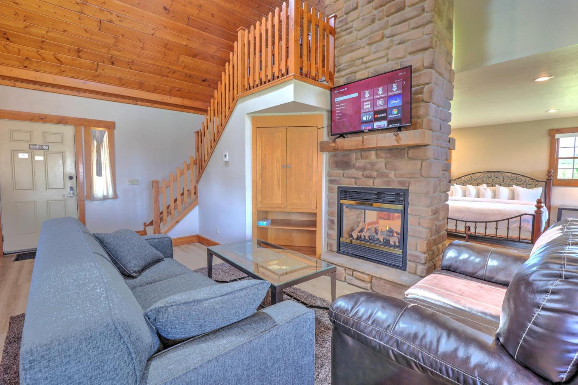 Premier Cottages by Amish Country Lodging photo 40