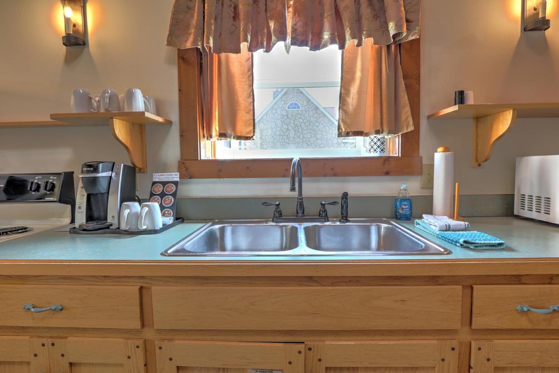 Premier Cottages by Amish Country Lodging photo 56