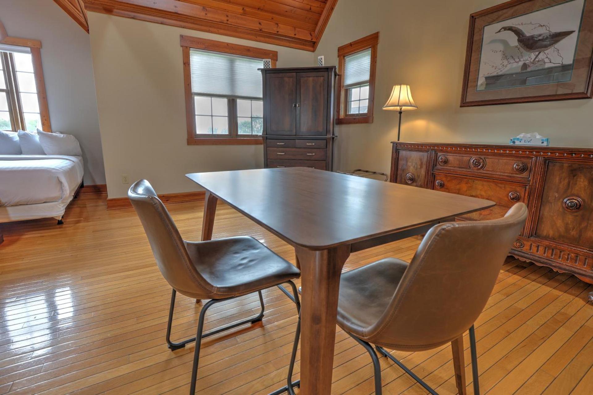 Premier Cottages by Amish Country Lodging photo 62