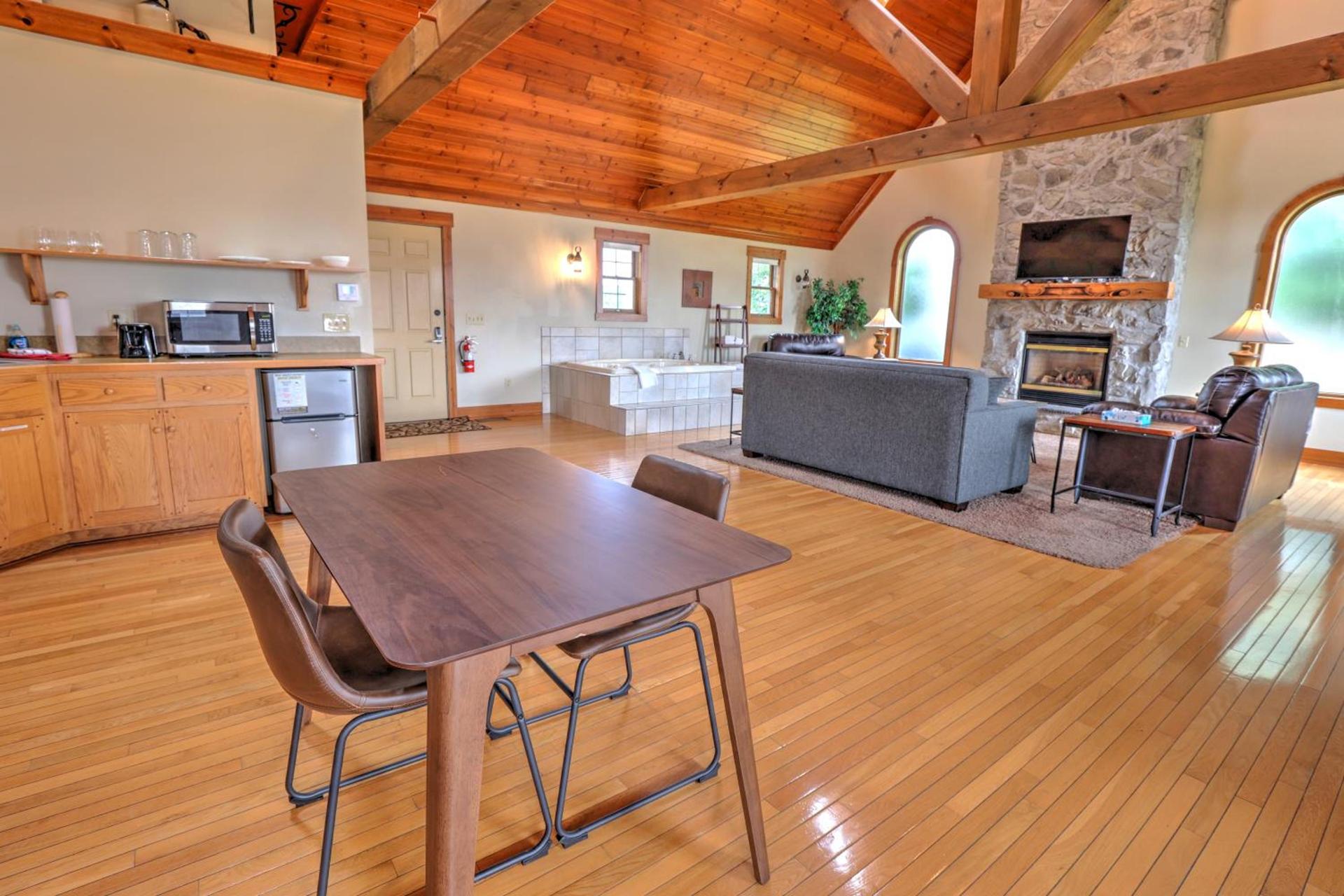 Premier Cottages by Amish Country Lodging photo 65
