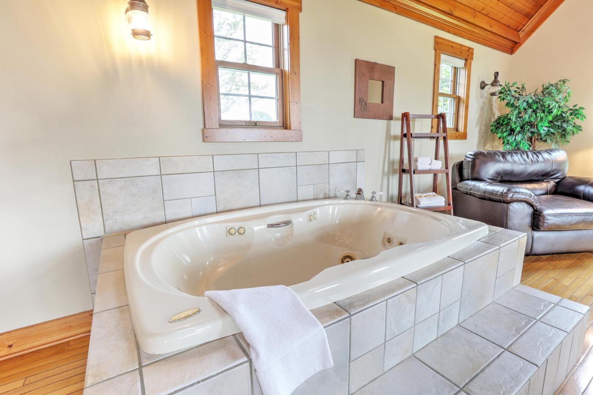 Premier Cottages by Amish Country Lodging photo 66
