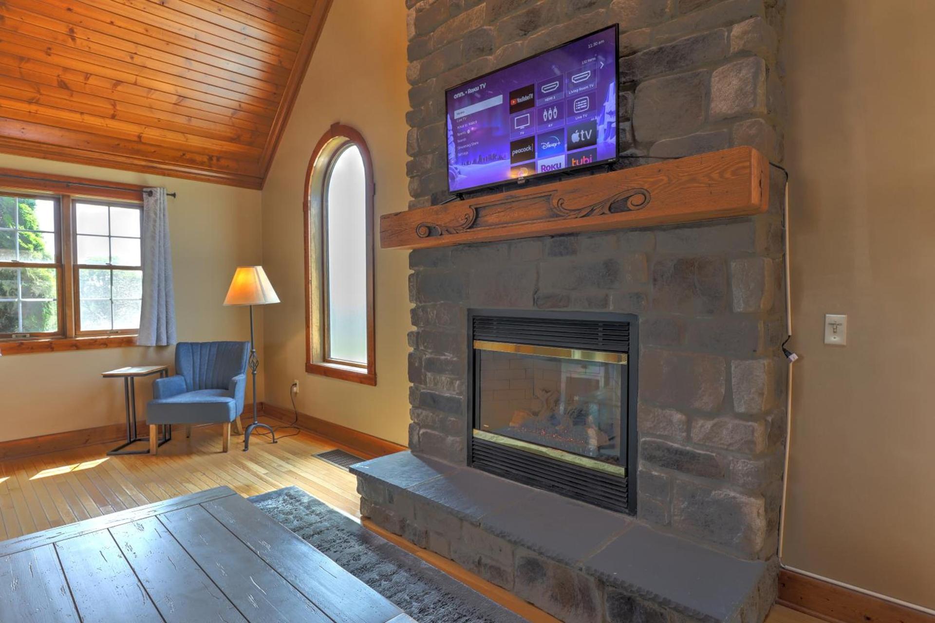 Premier Cottages by Amish Country Lodging photo 79
