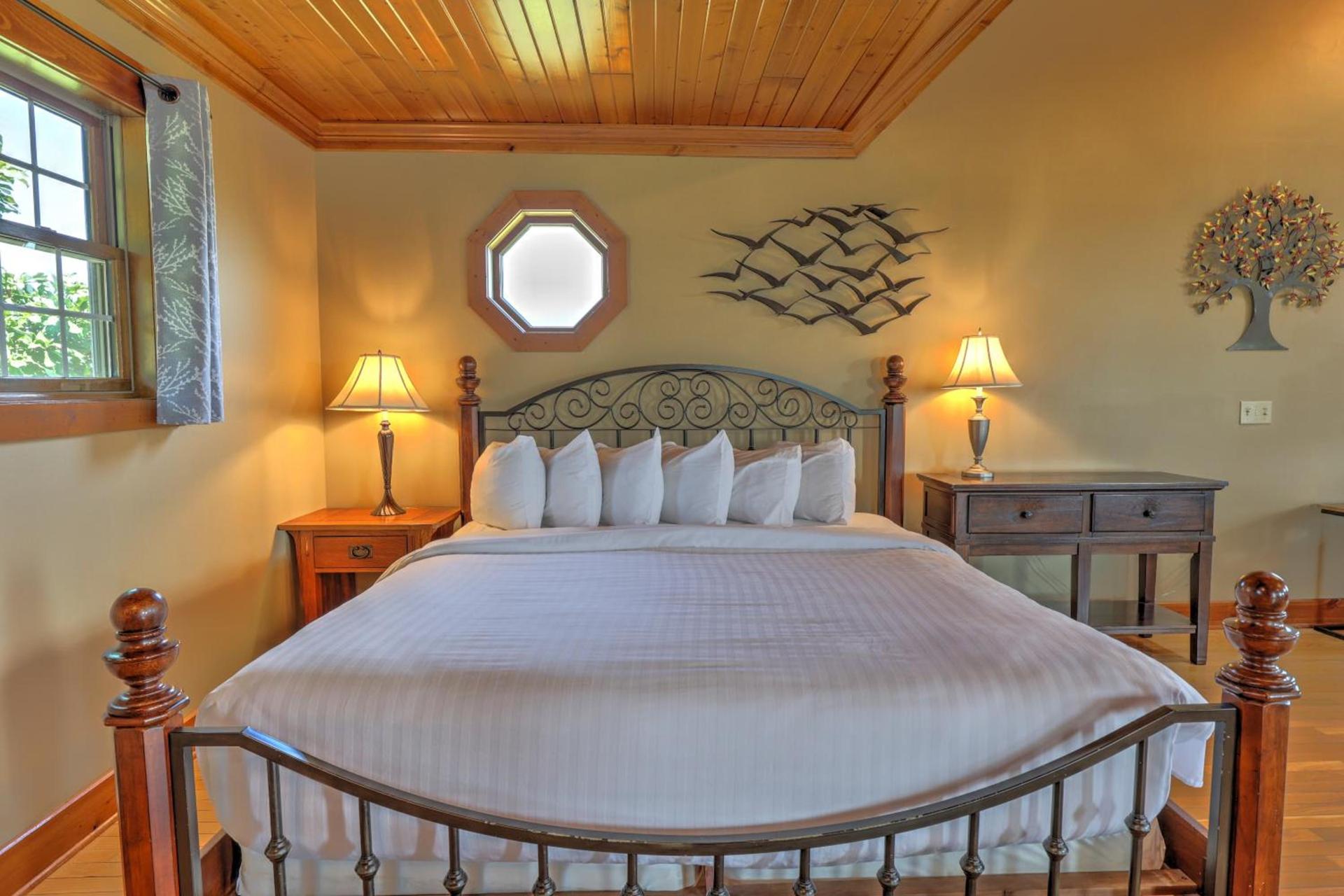 Premier Cottages by Amish Country Lodging photo 91