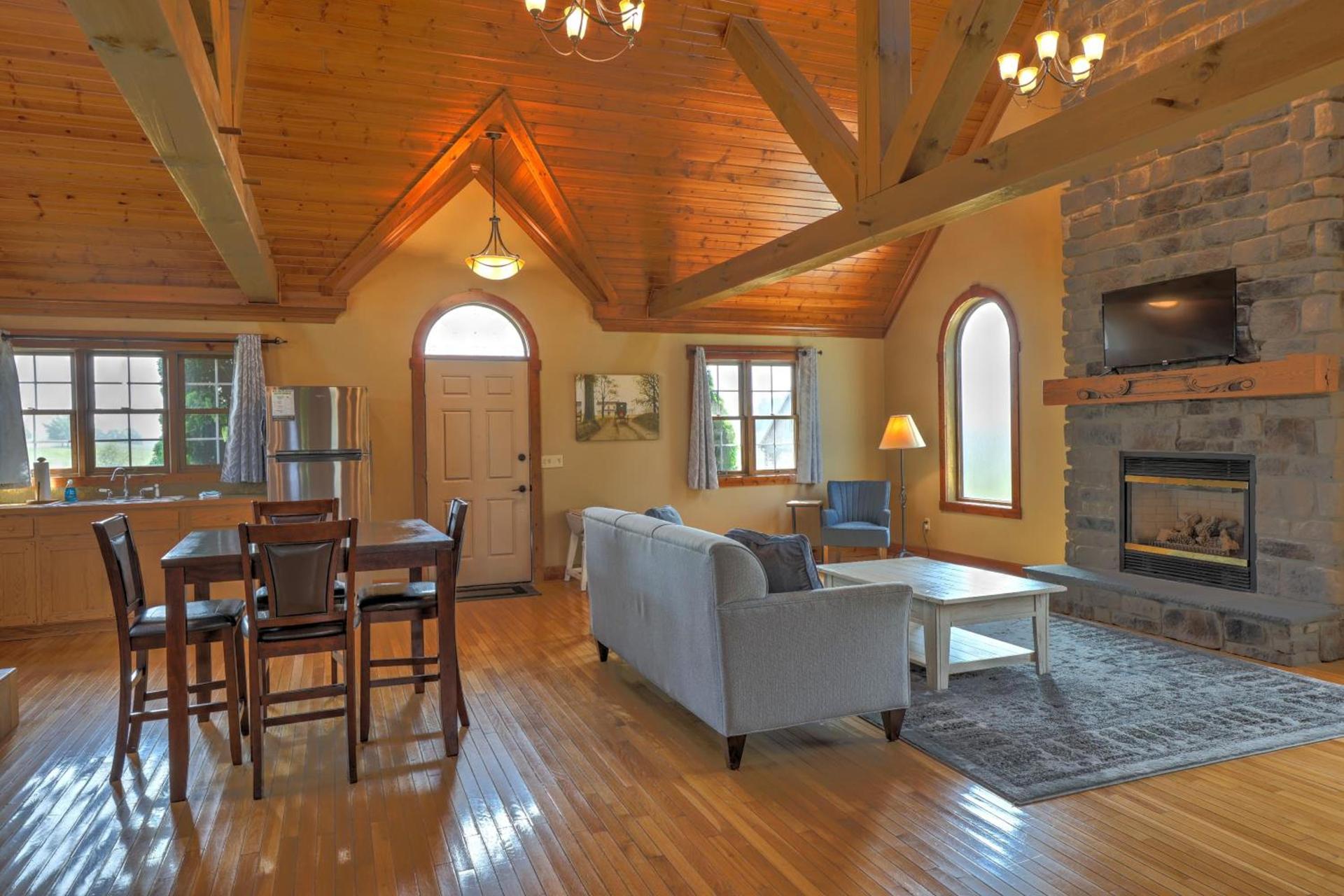 Premier Cottages by Amish Country Lodging photo 87