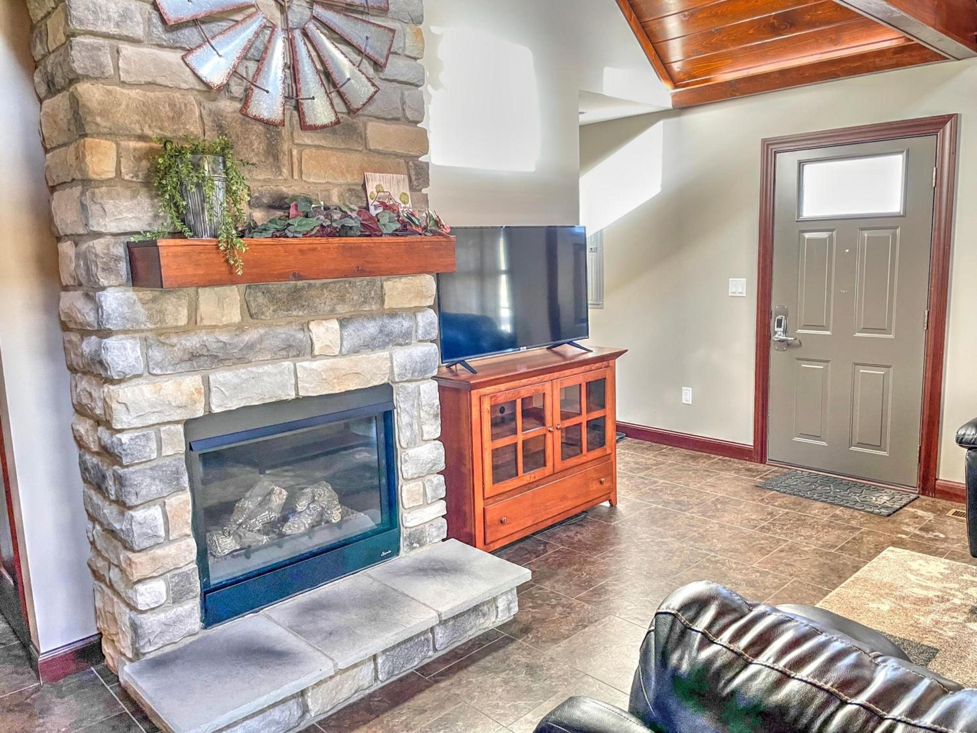 Premier Cottages by Amish Country Lodging photo 99