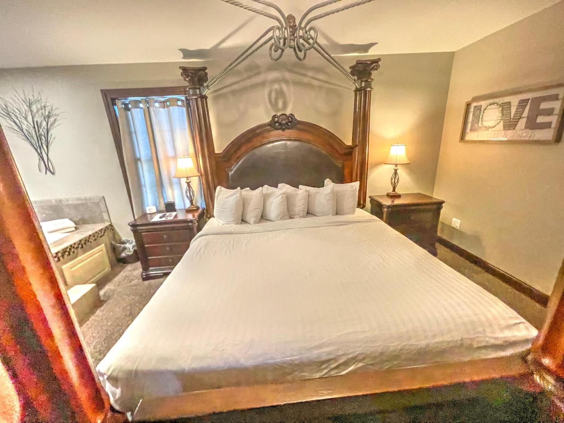 Premier Cottages by Amish Country Lodging photo 97