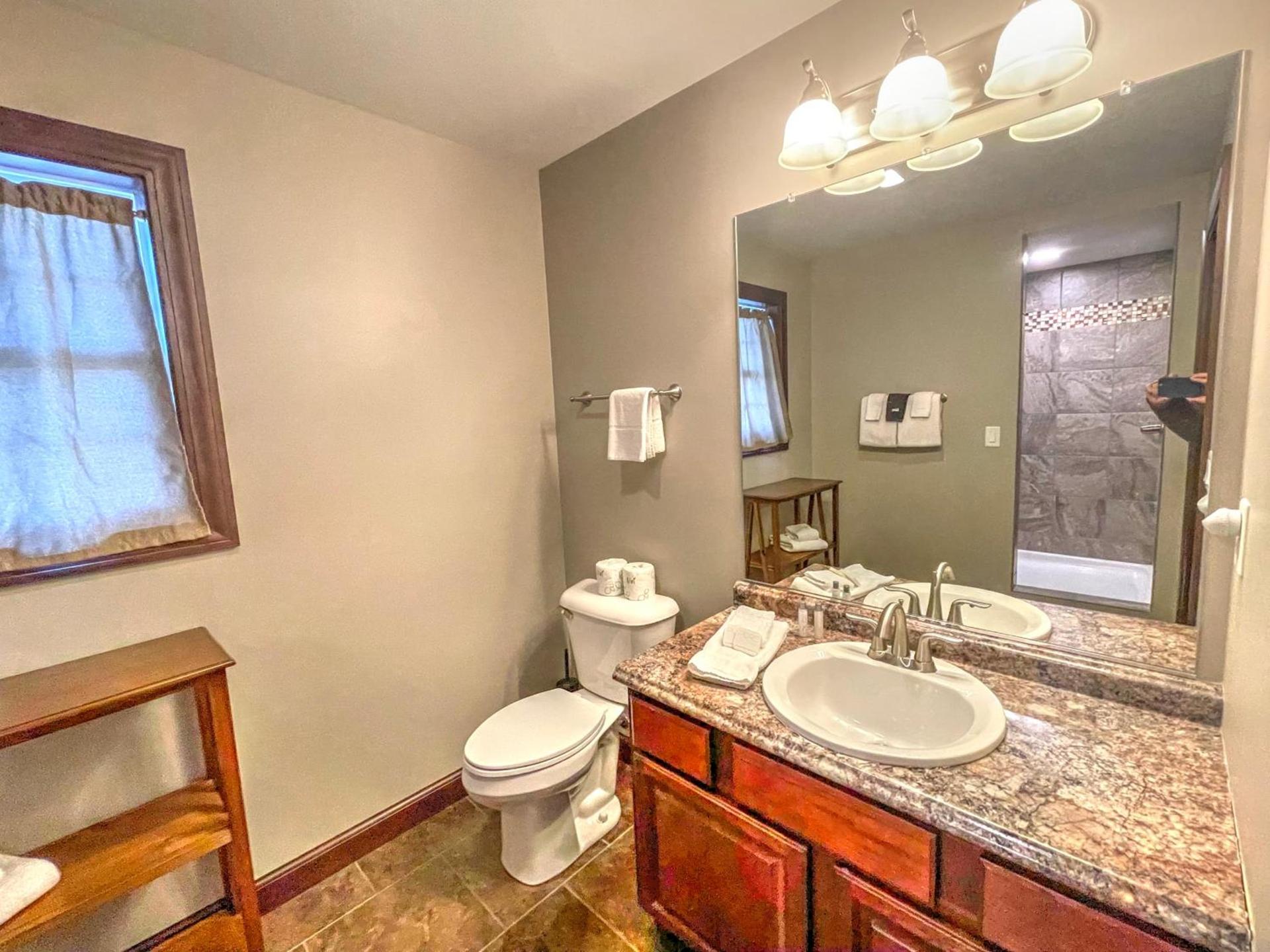 Premier Cottages by Amish Country Lodging photo 100