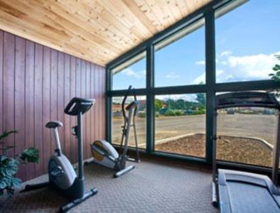 Sandpoint Inn photo 40