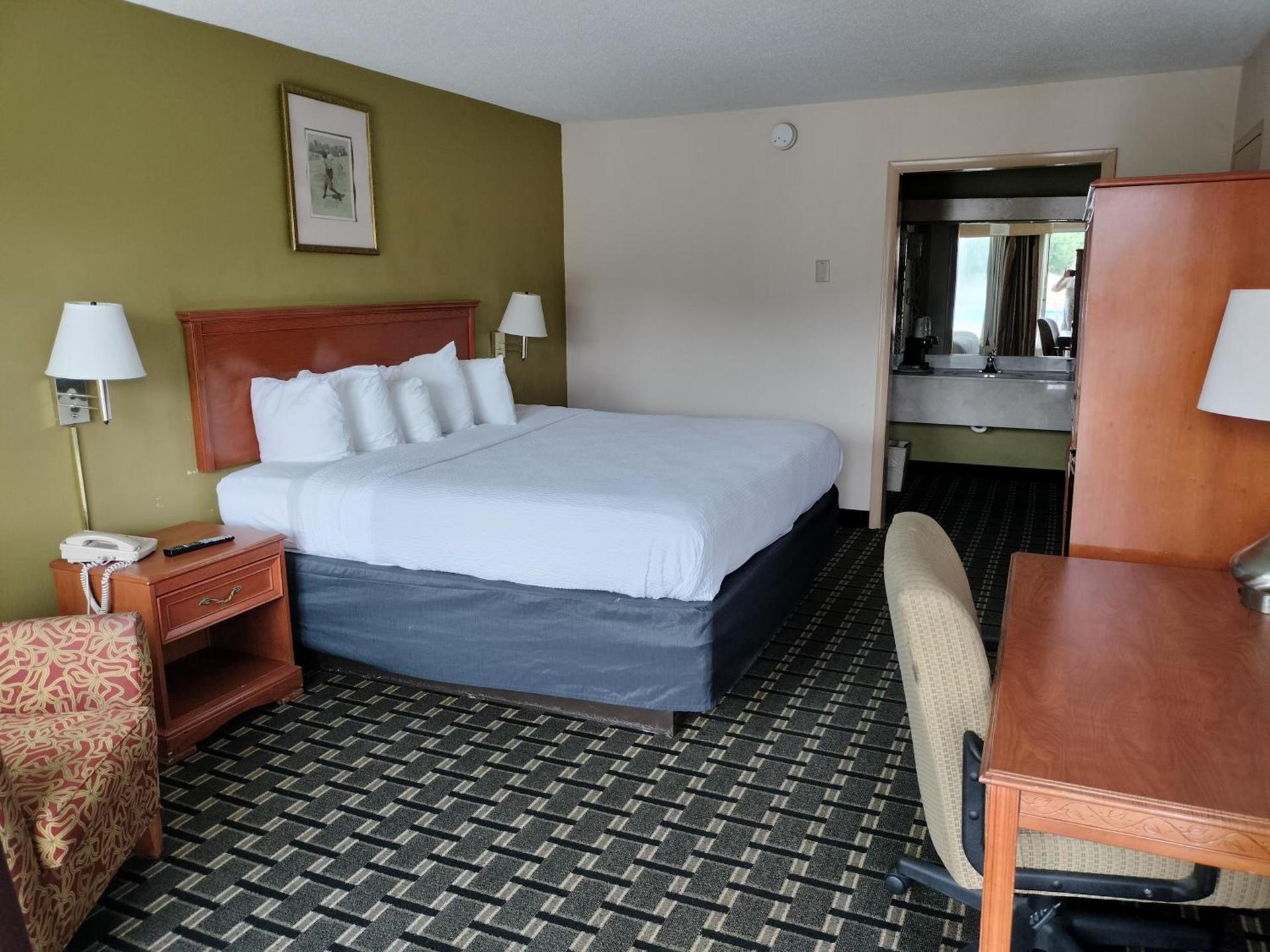 Clarion Inn Southern Pines - Pinehurst photo 3