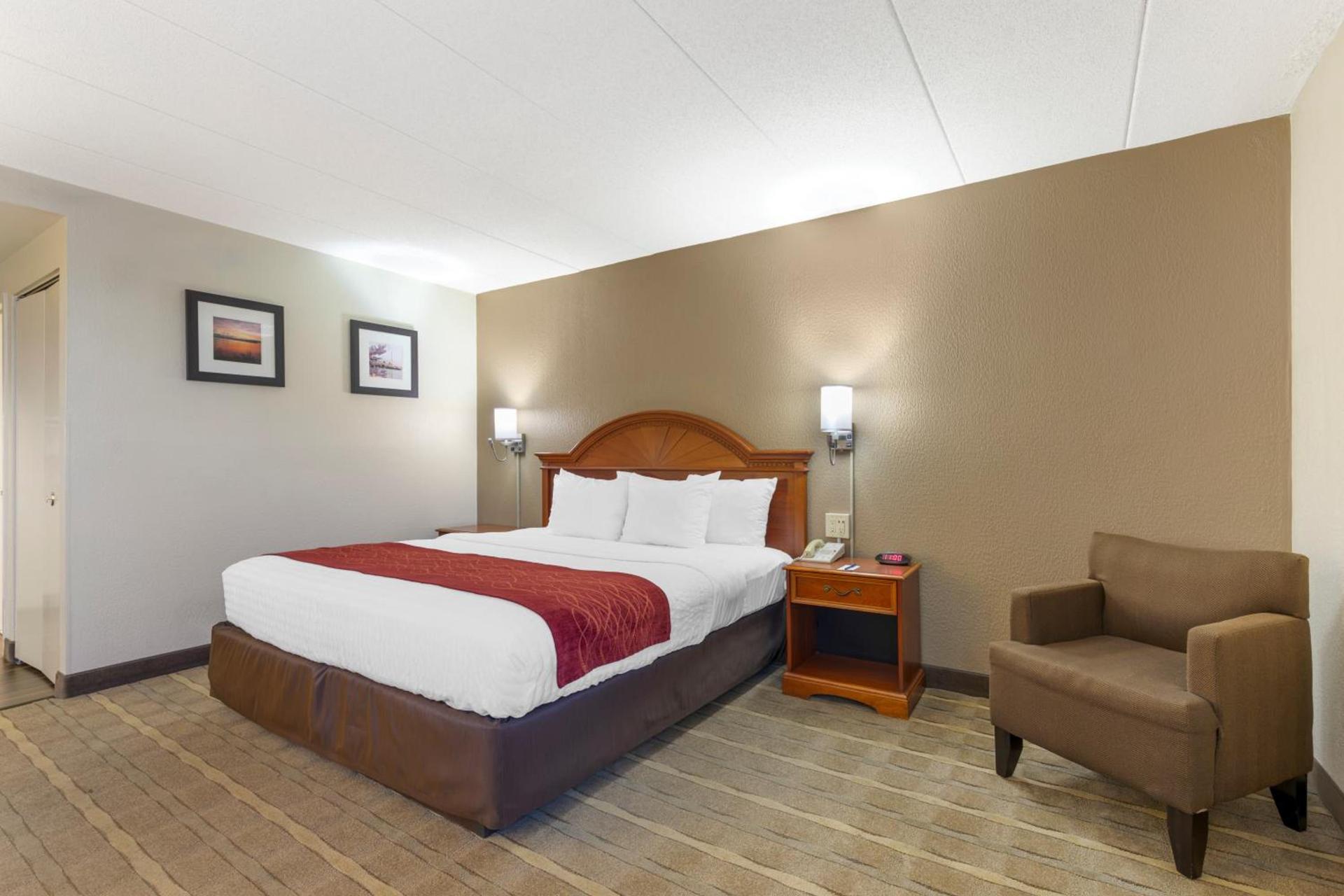 Comfort Inn University Center photo 32