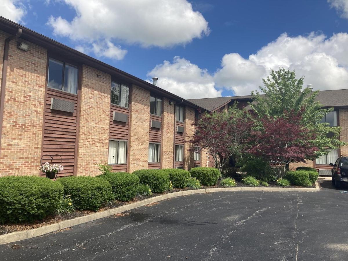 Royal Inn Suites photo 1