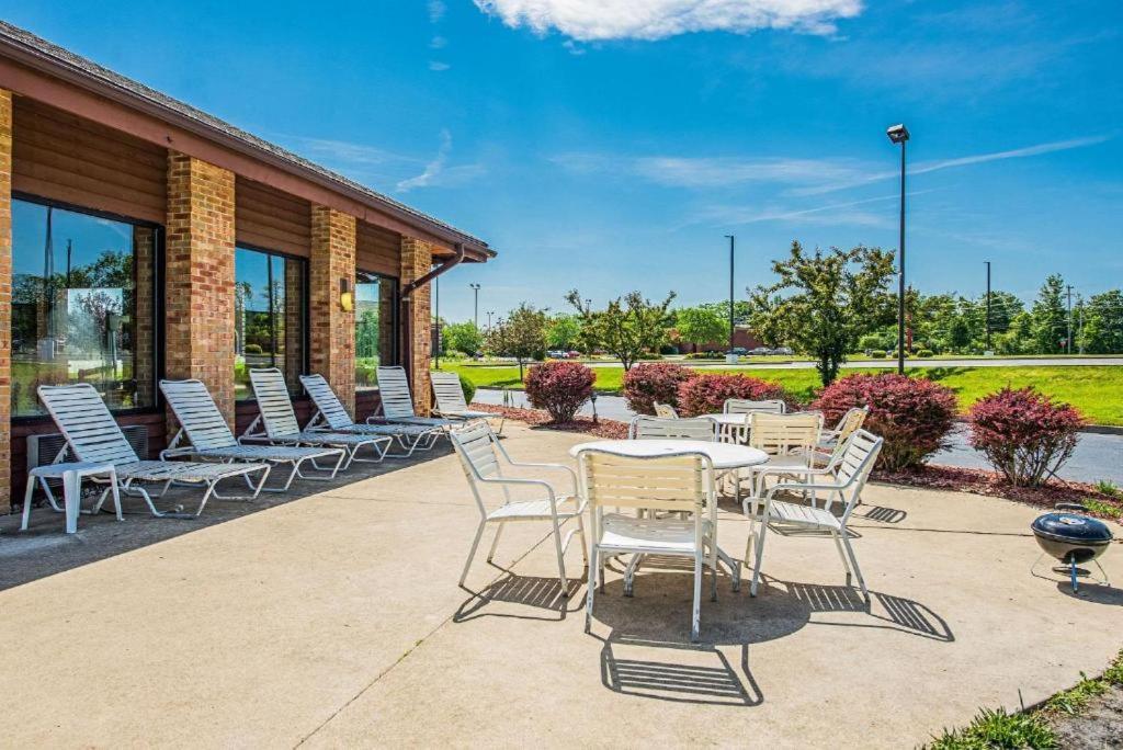 Royal Inn Suites photo 2