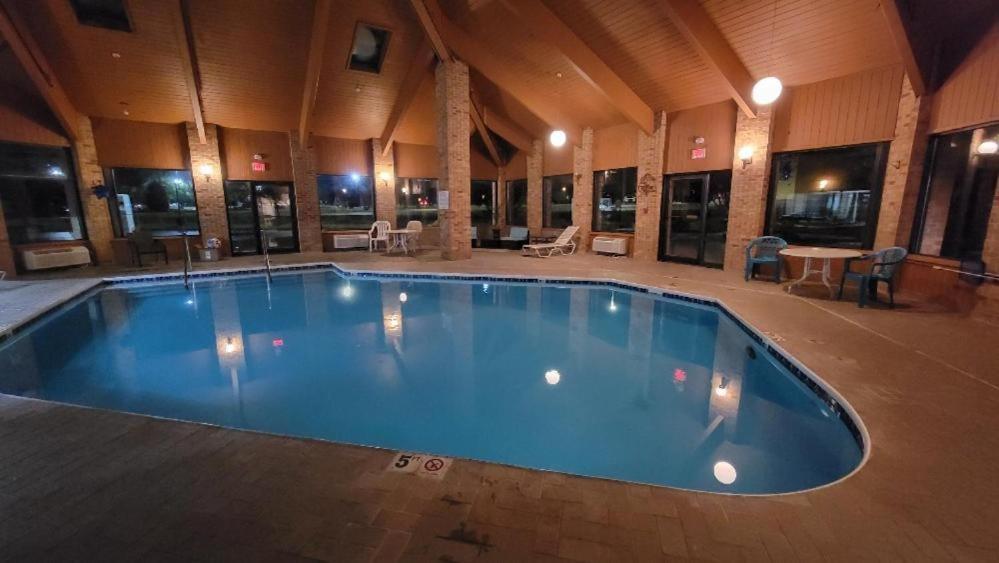 Royal Inn Suites photo 4