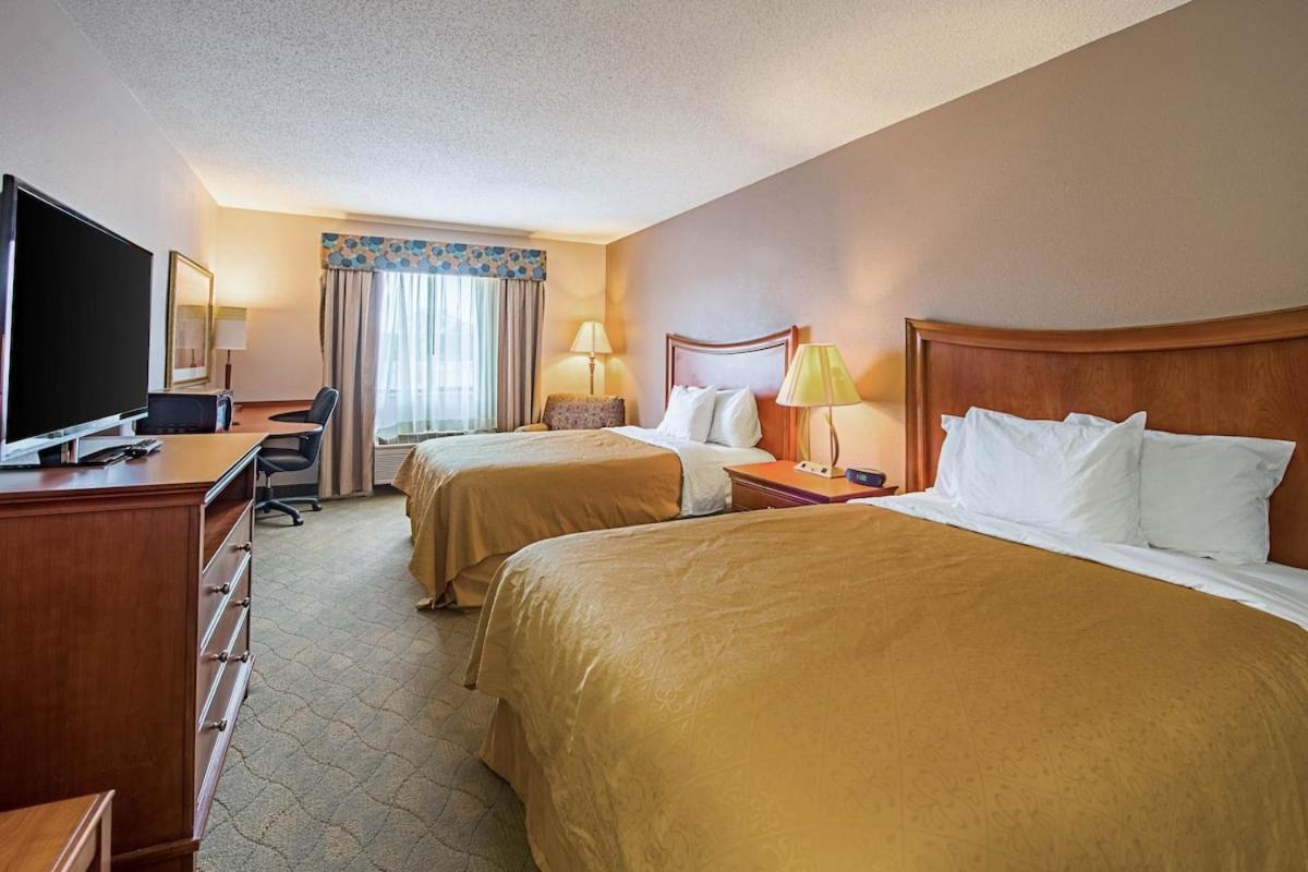 Royal Inn Suites photo 32