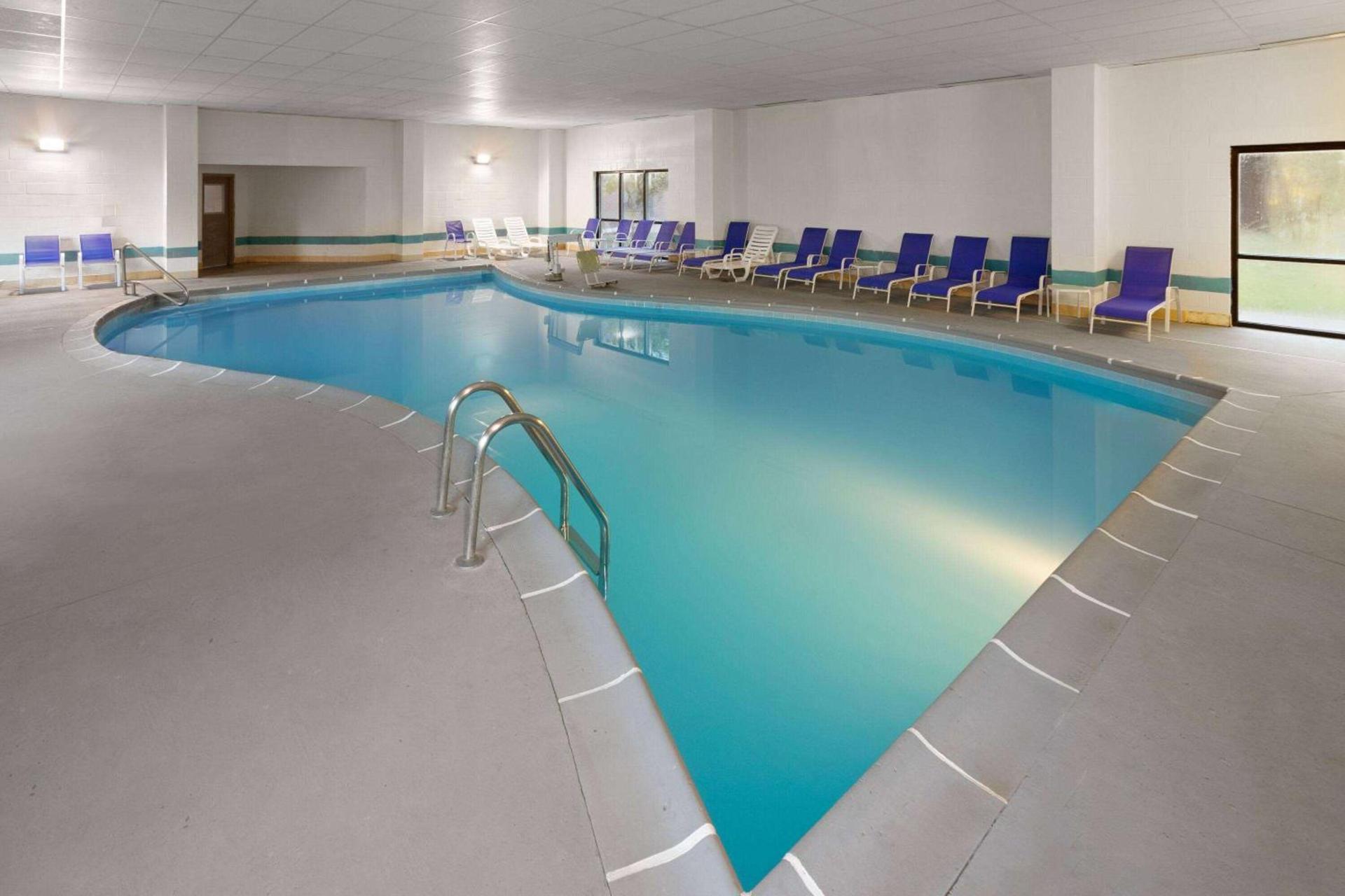 Days Inn & Suites by Wyndham Northwest Indianapolis photo 5