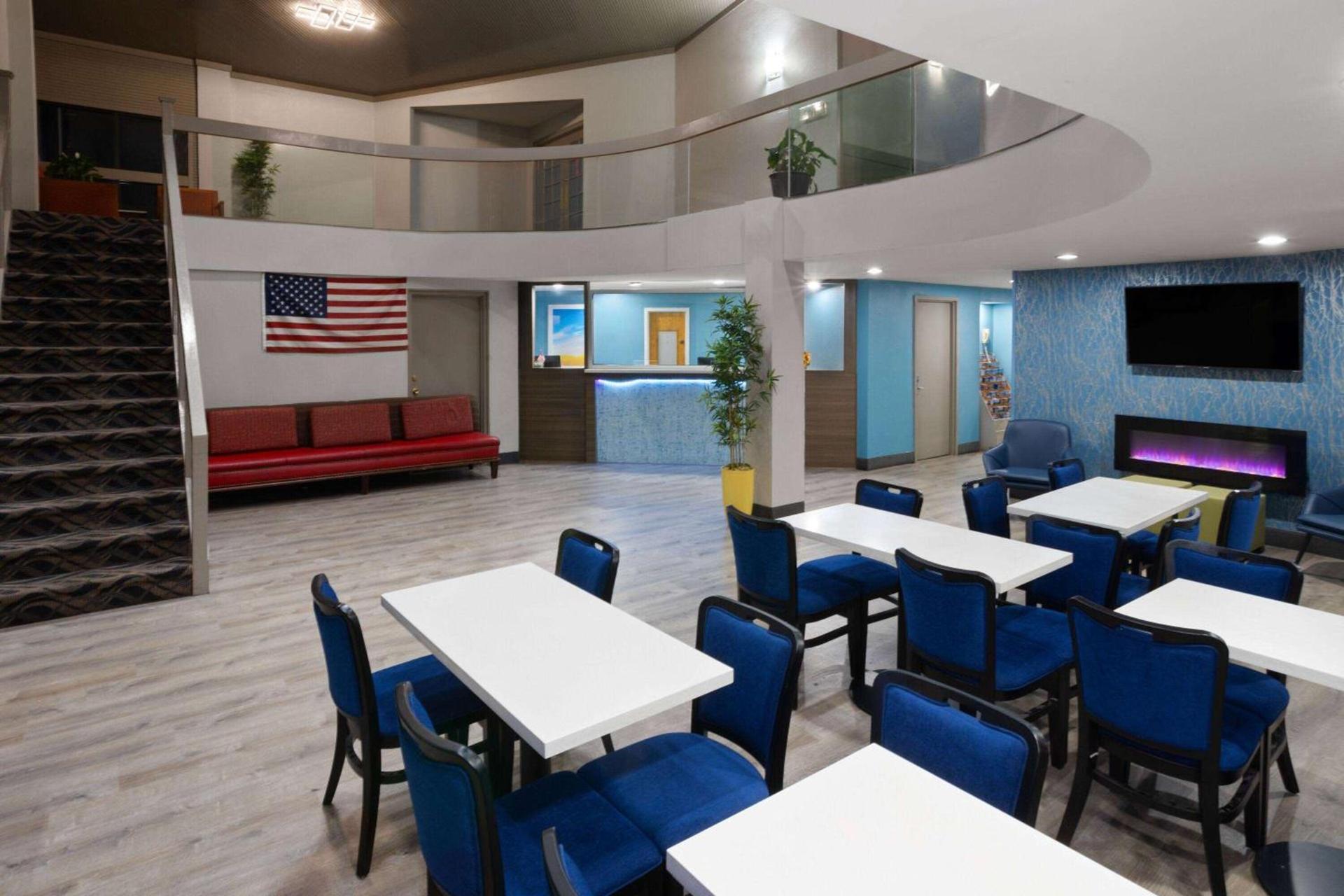 Days Inn & Suites by Wyndham Northwest Indianapolis photo 3