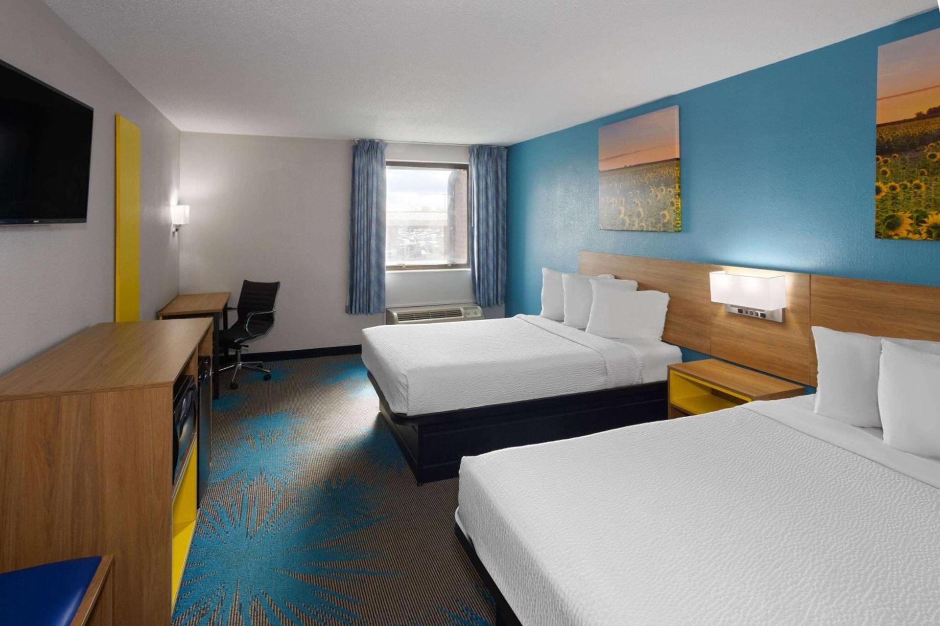 Days Inn & Suites by Wyndham Northwest Indianapolis photo 9