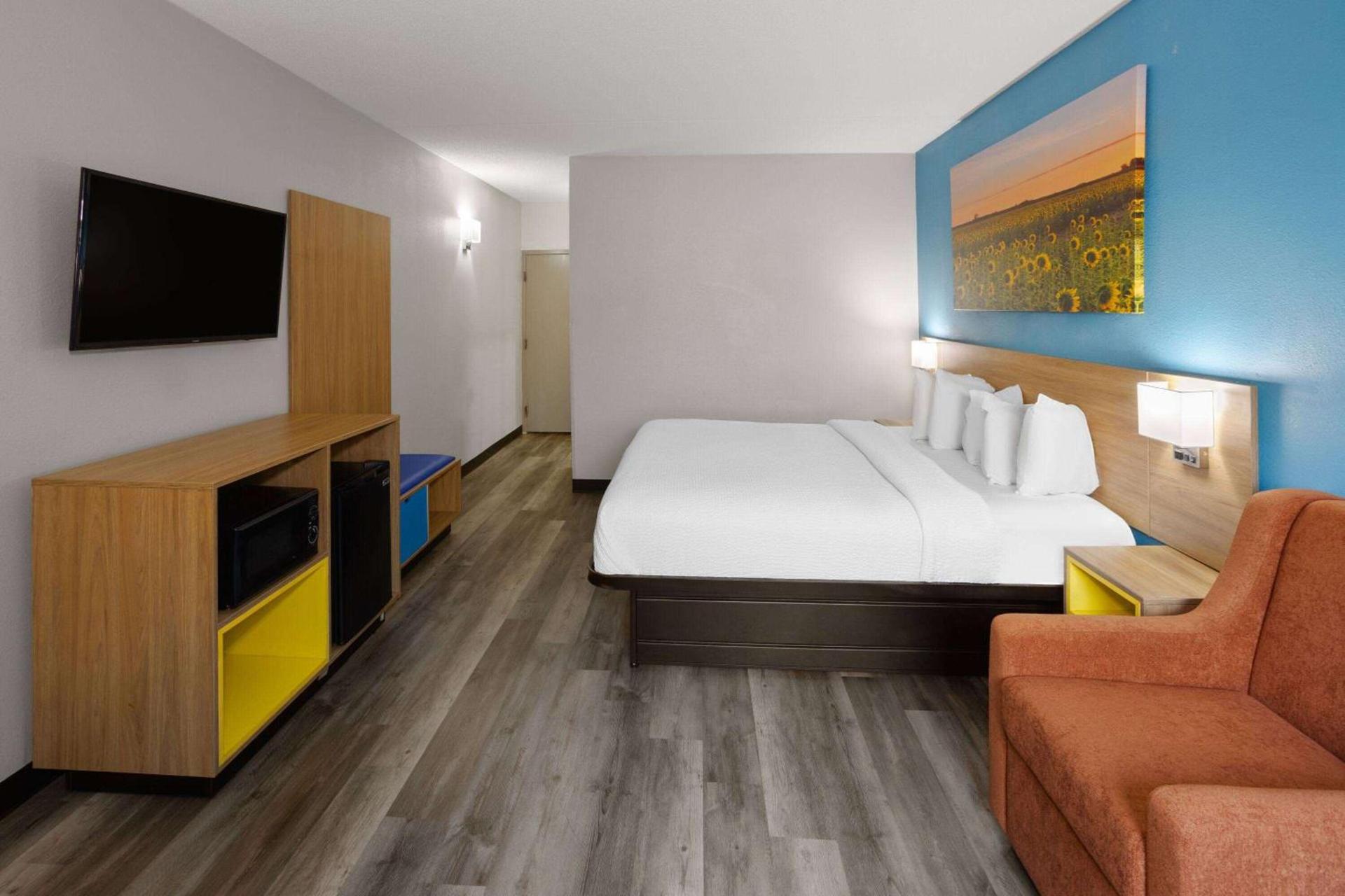 Days Inn & Suites by Wyndham Northwest Indianapolis photo 13