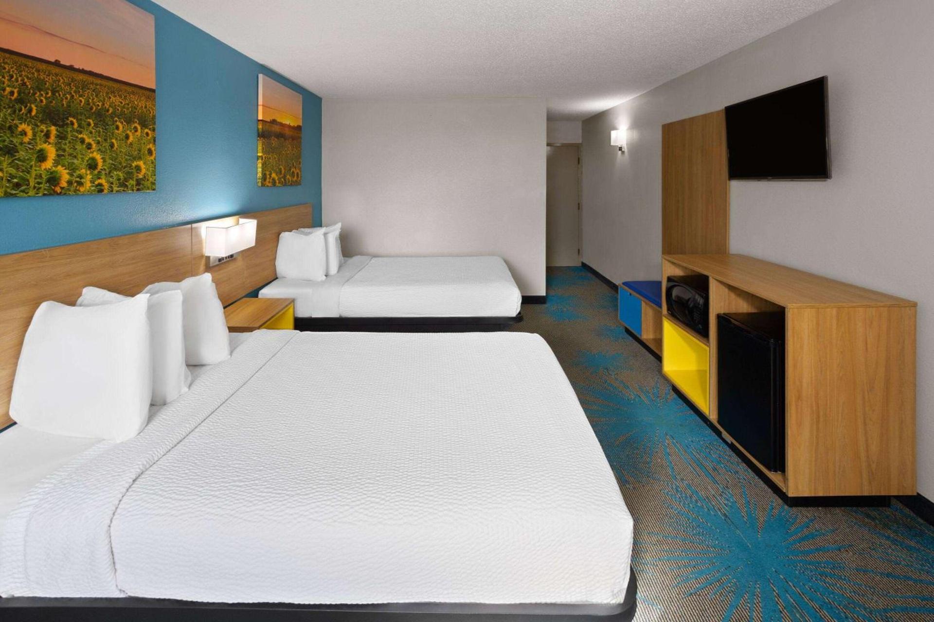 Days Inn & Suites by Wyndham Northwest Indianapolis photo 10