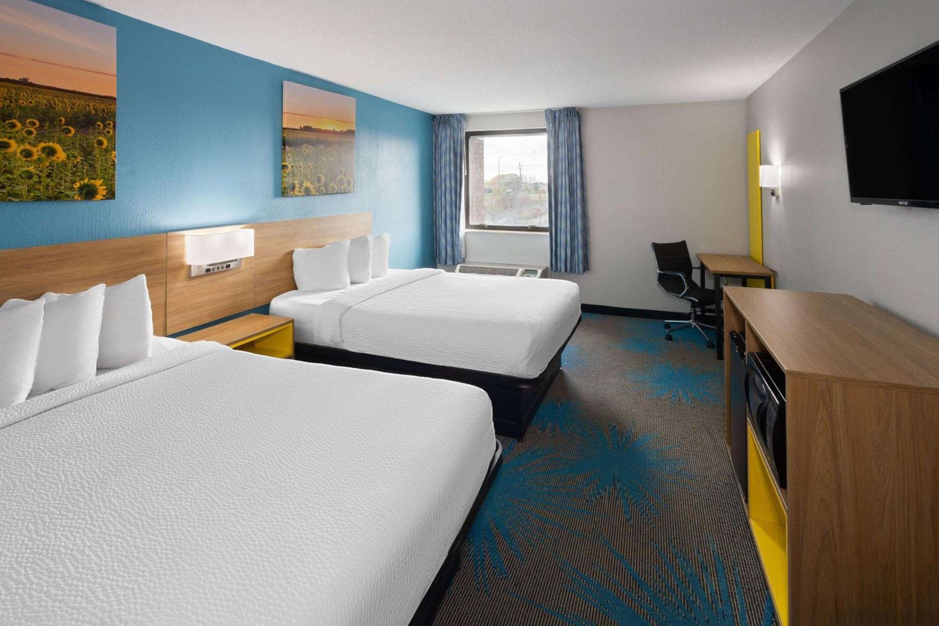 Days Inn & Suites by Wyndham Northwest Indianapolis photo 14