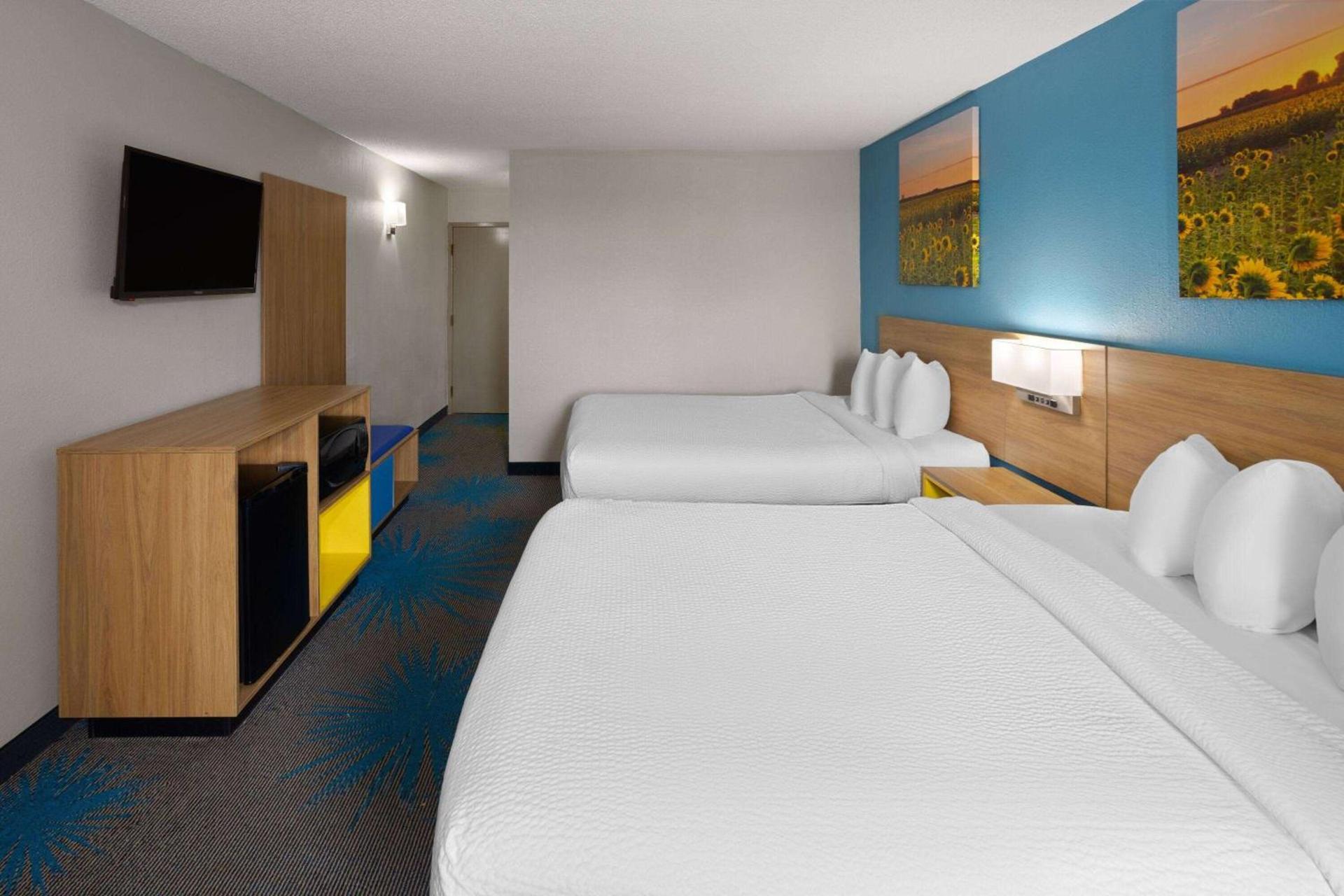 Days Inn & Suites by Wyndham Northwest Indianapolis photo 15