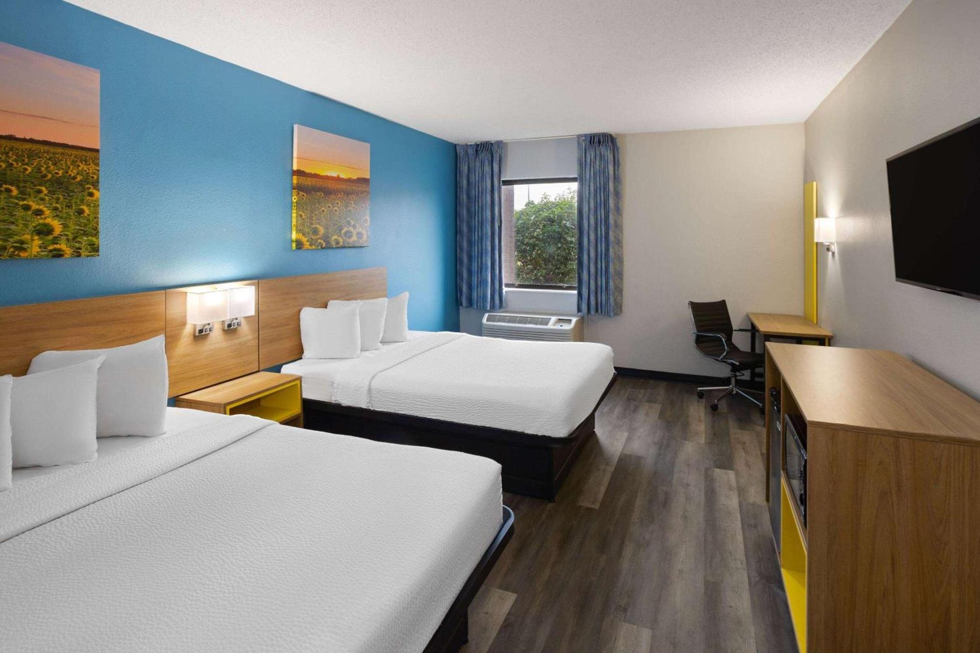Days Inn & Suites by Wyndham Northwest Indianapolis photo 16