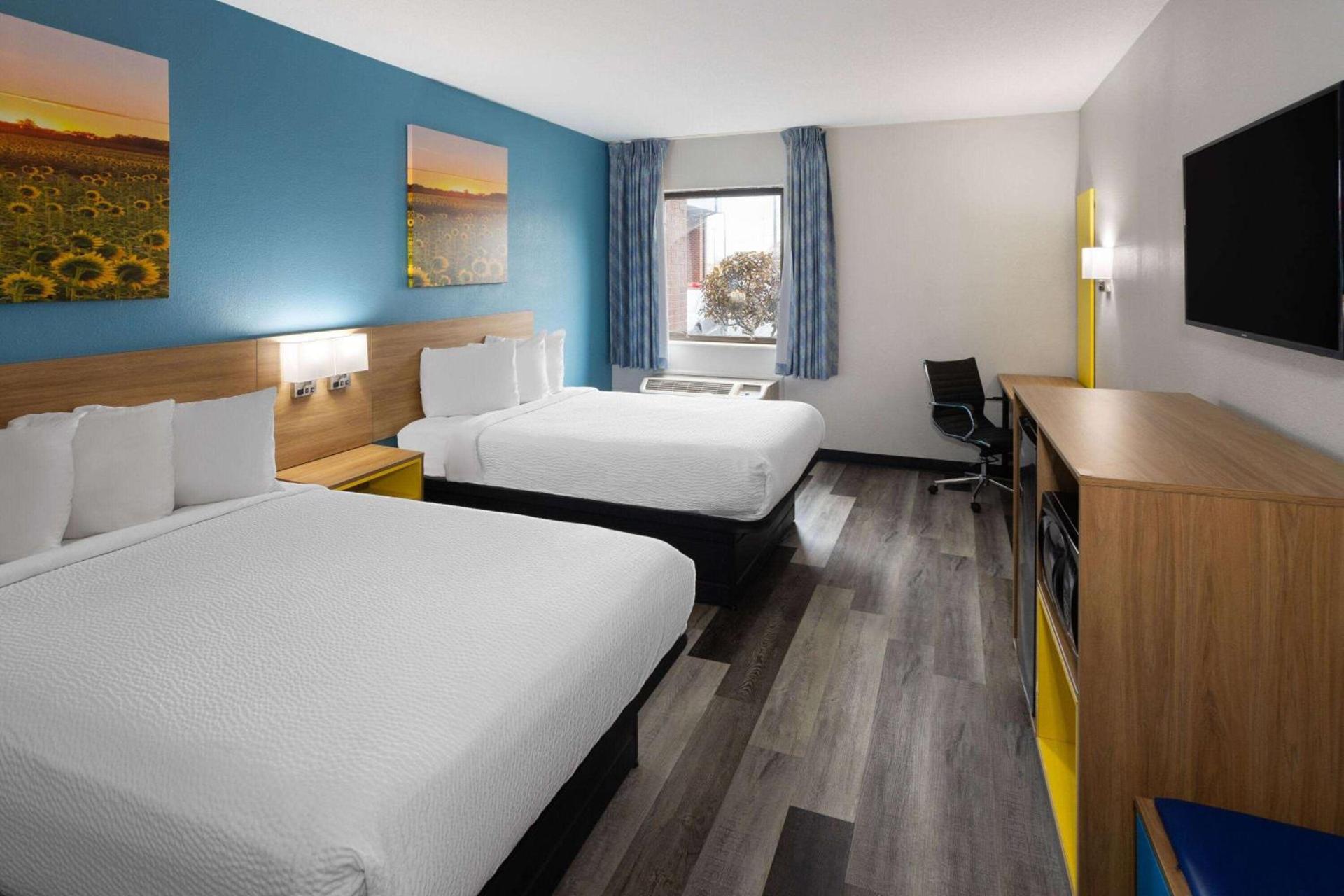 Days Inn & Suites by Wyndham Northwest Indianapolis photo 17