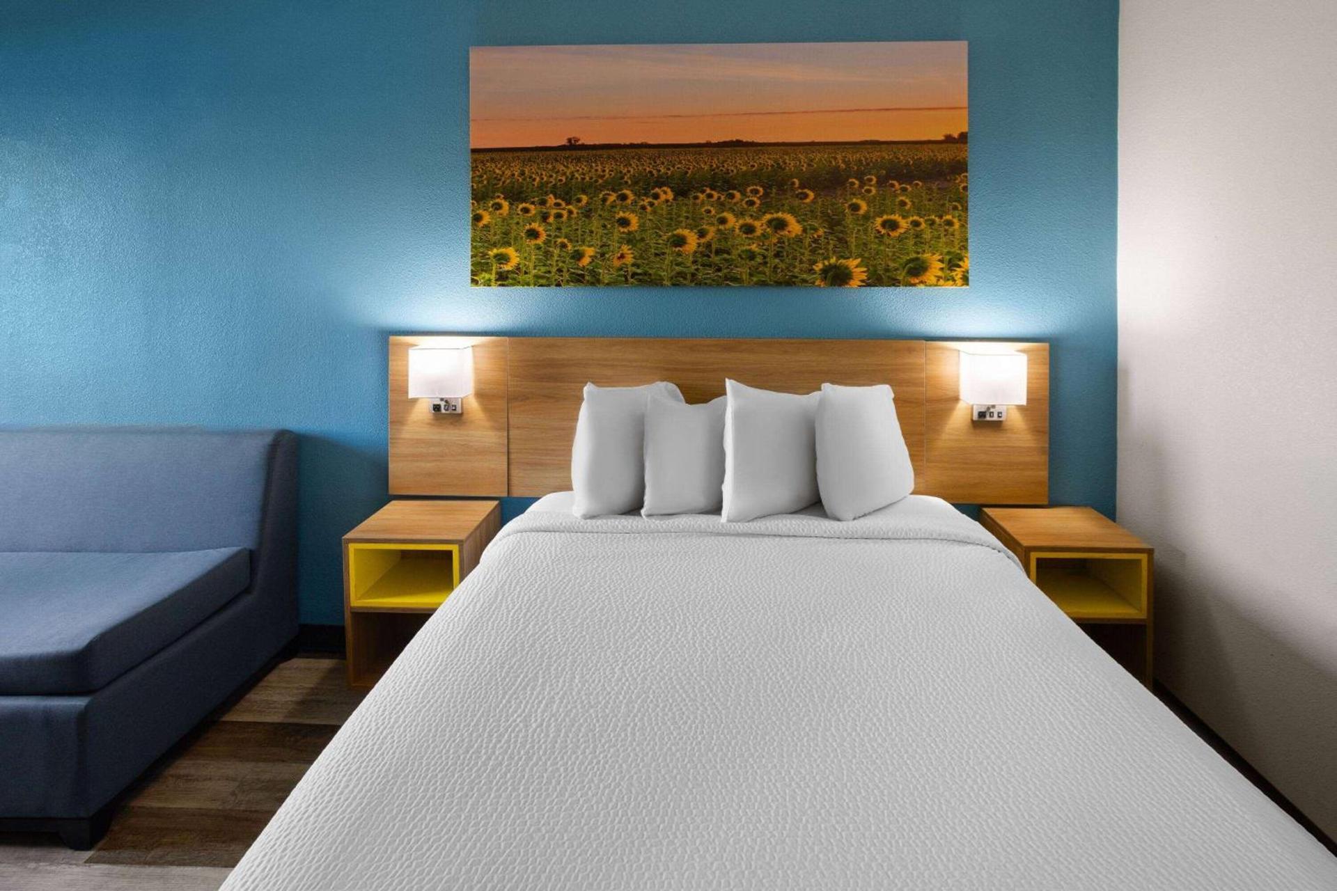 Days Inn & Suites by Wyndham Northwest Indianapolis photo 18