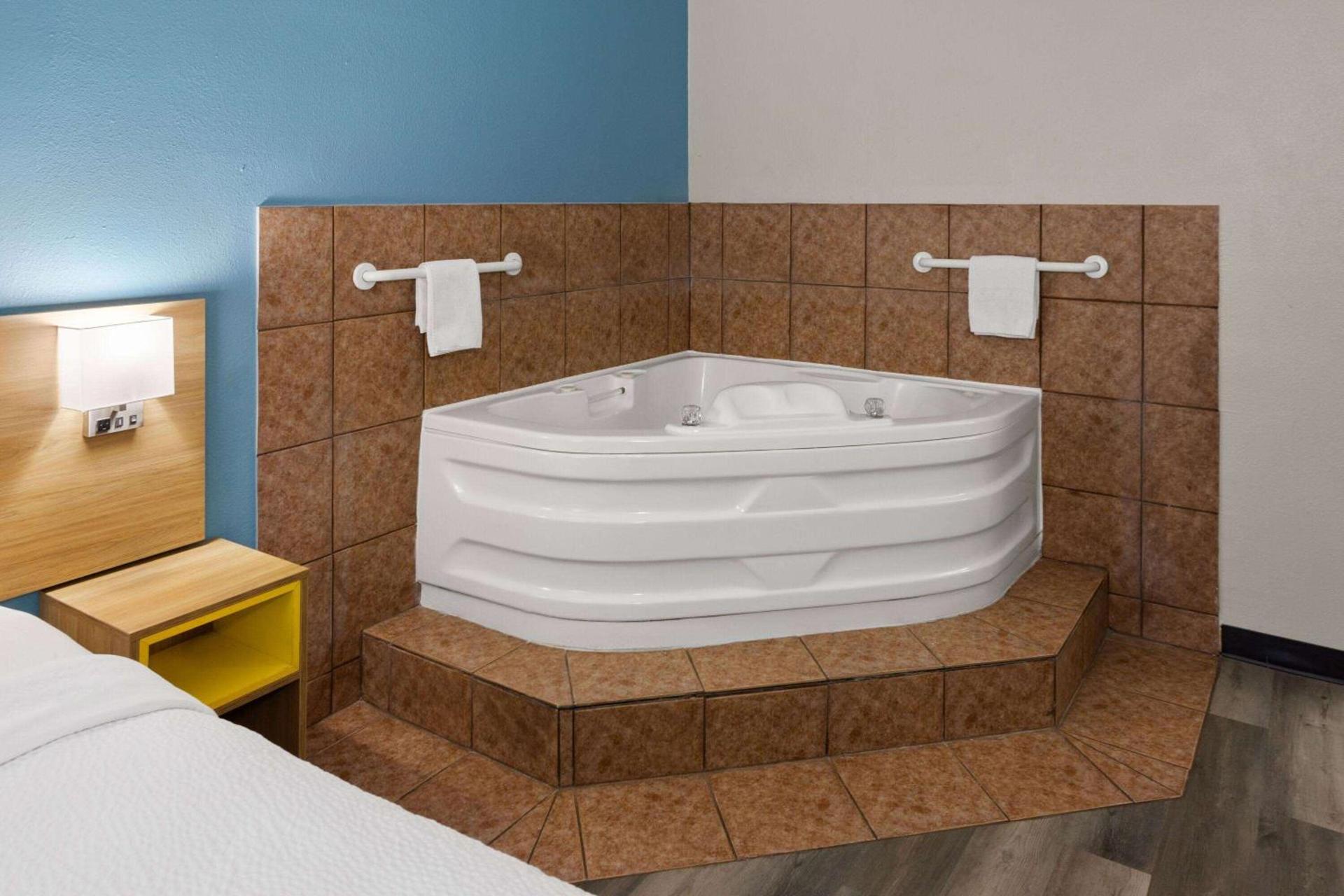 Days Inn & Suites by Wyndham Northwest Indianapolis photo 23