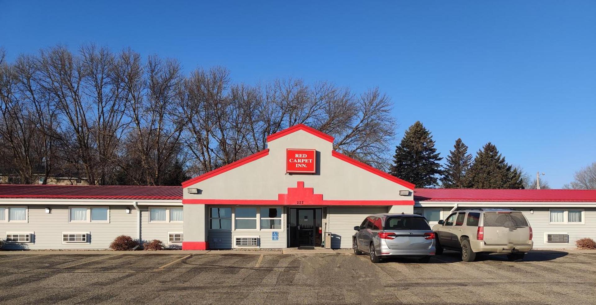 Red Carpet Inn - Windom photo 2